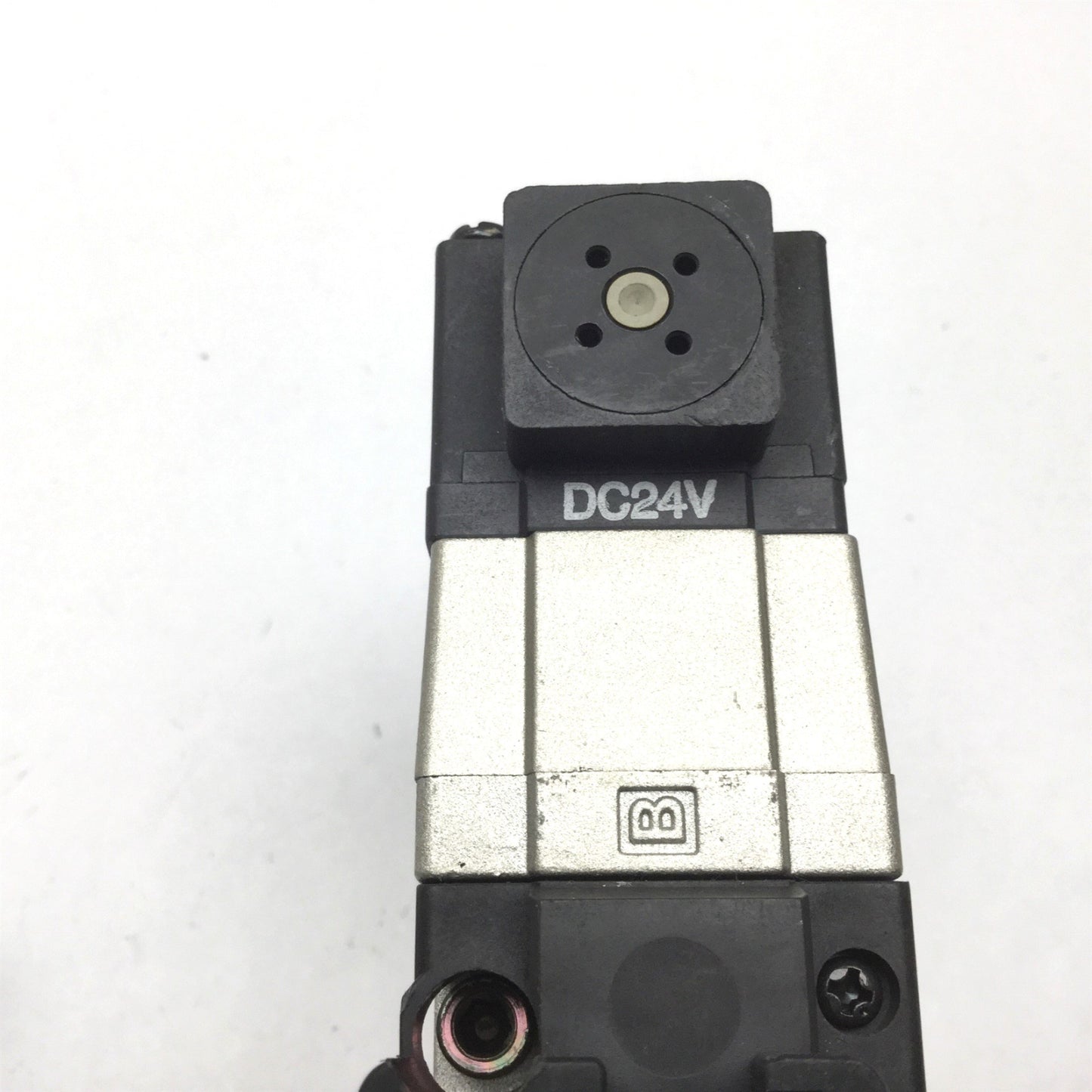 Used SMC VP7-6-FPG-D-3 Solenoid Valve VV71-FPG Double Check Spacer, 3-Position 5-Port
