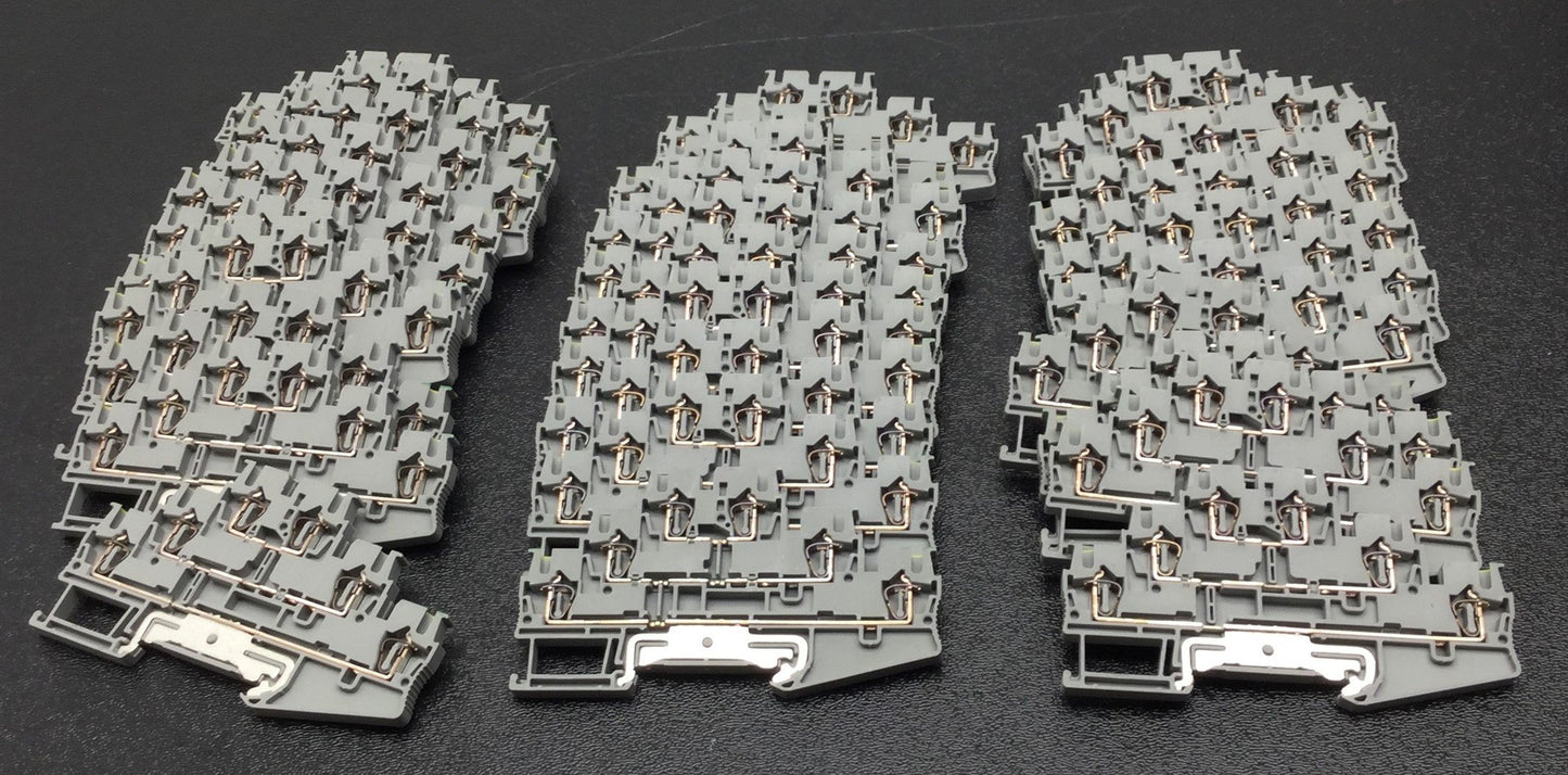 Used Lot of 30 Wago Typ ST 2,5-3PE IEC 60947-7-2 DIN Rail Mount Terminal Blocks