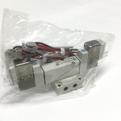 New SMC SYJ3543-5LZ-M5 Double Solenoid Valve, 24VDC Coils, 5-Port 3-Position