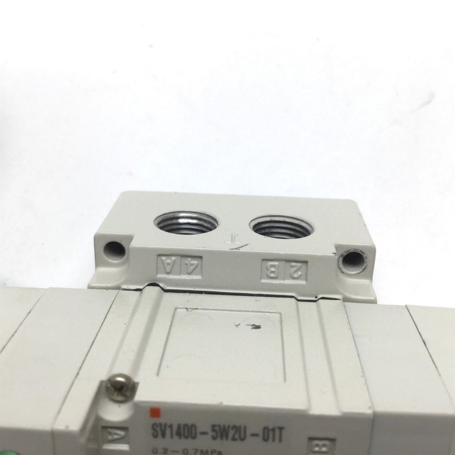 Used SMC SV1400-5W2U-01T Solenoid Valve 3-Position 5-Port, 24VDC, 0.2-0.7MPa, 1/8"NPT