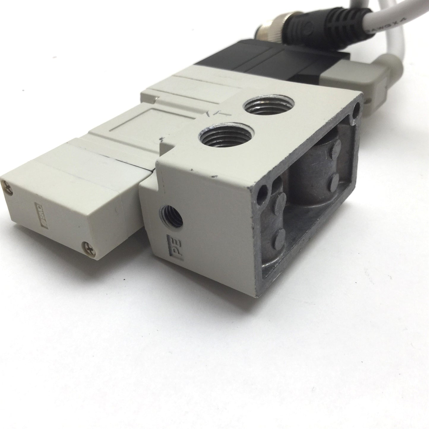 Used SMC SV1400-5W2U-01T Solenoid Valve 3-Position 5-Port, 24VDC, 0.2-0.7MPa, 1/8"NPT
