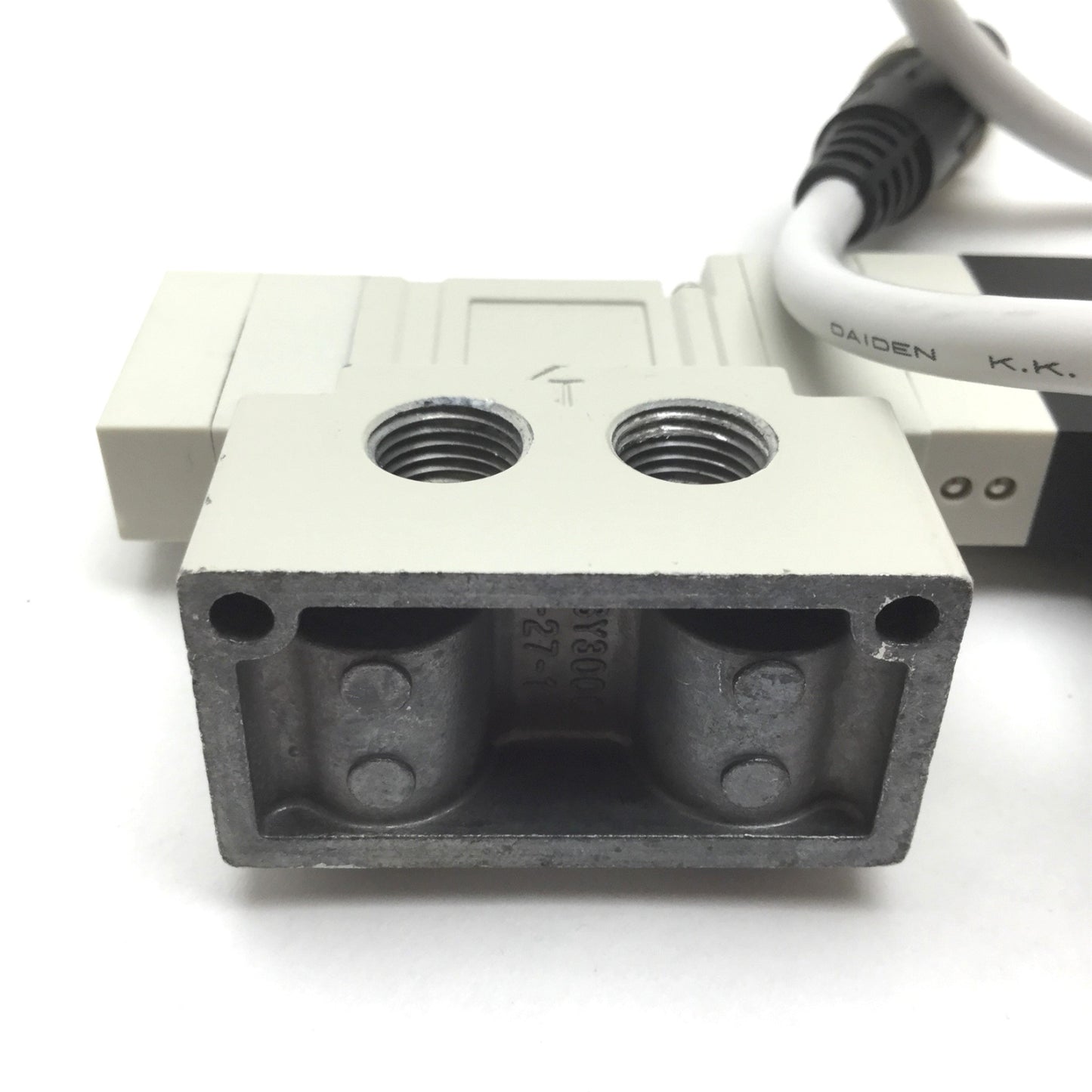 Used SMC SV1400-5W2U-01T Solenoid Valve 3-Position 5-Port, 24VDC, 0.2-0.7MPa, 1/8"NPT