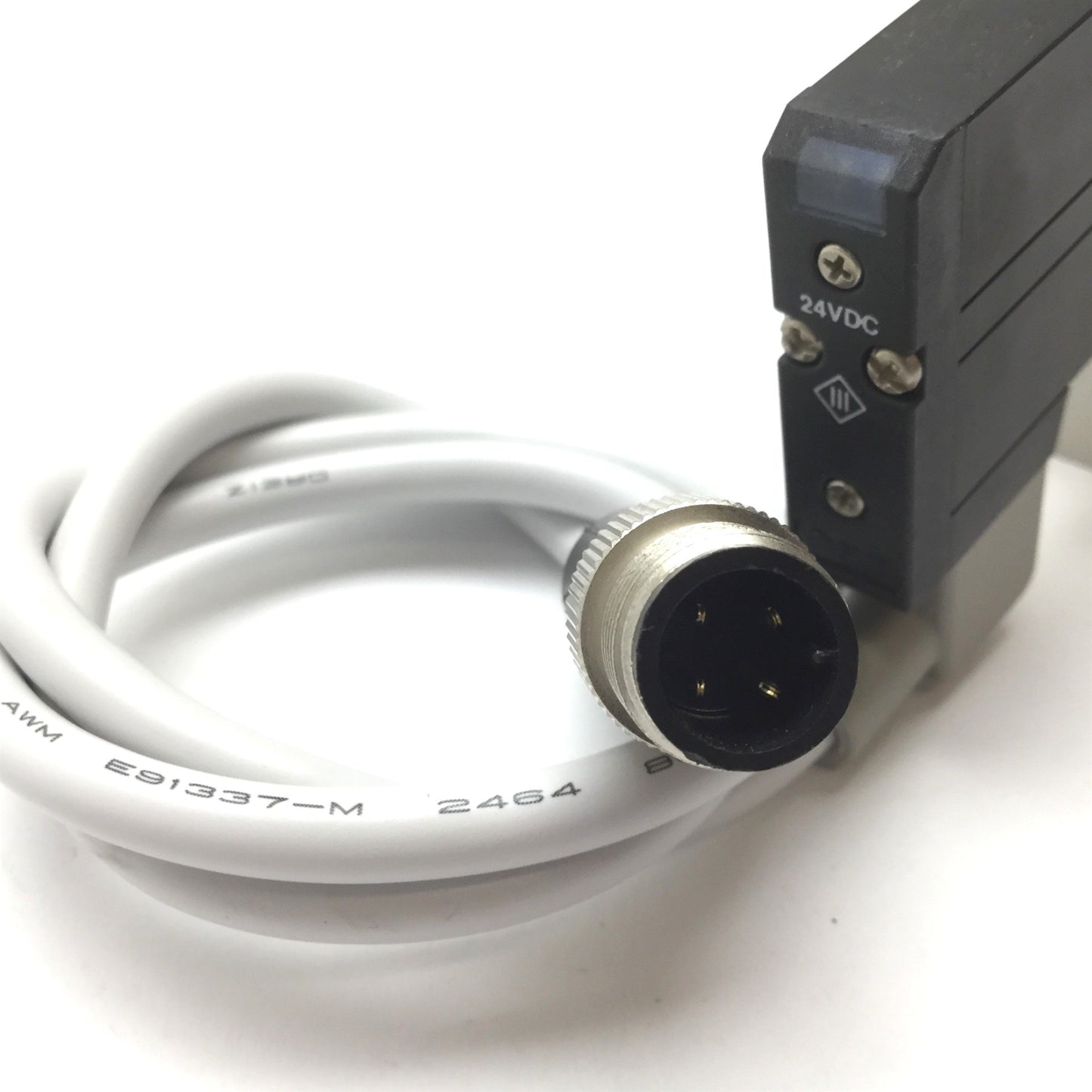 Used SMC SV1400-5W2U-01T Solenoid Valve 3-Position 5-Port, 24VDC, 0.2-0.7MPa, 1/8"NPT