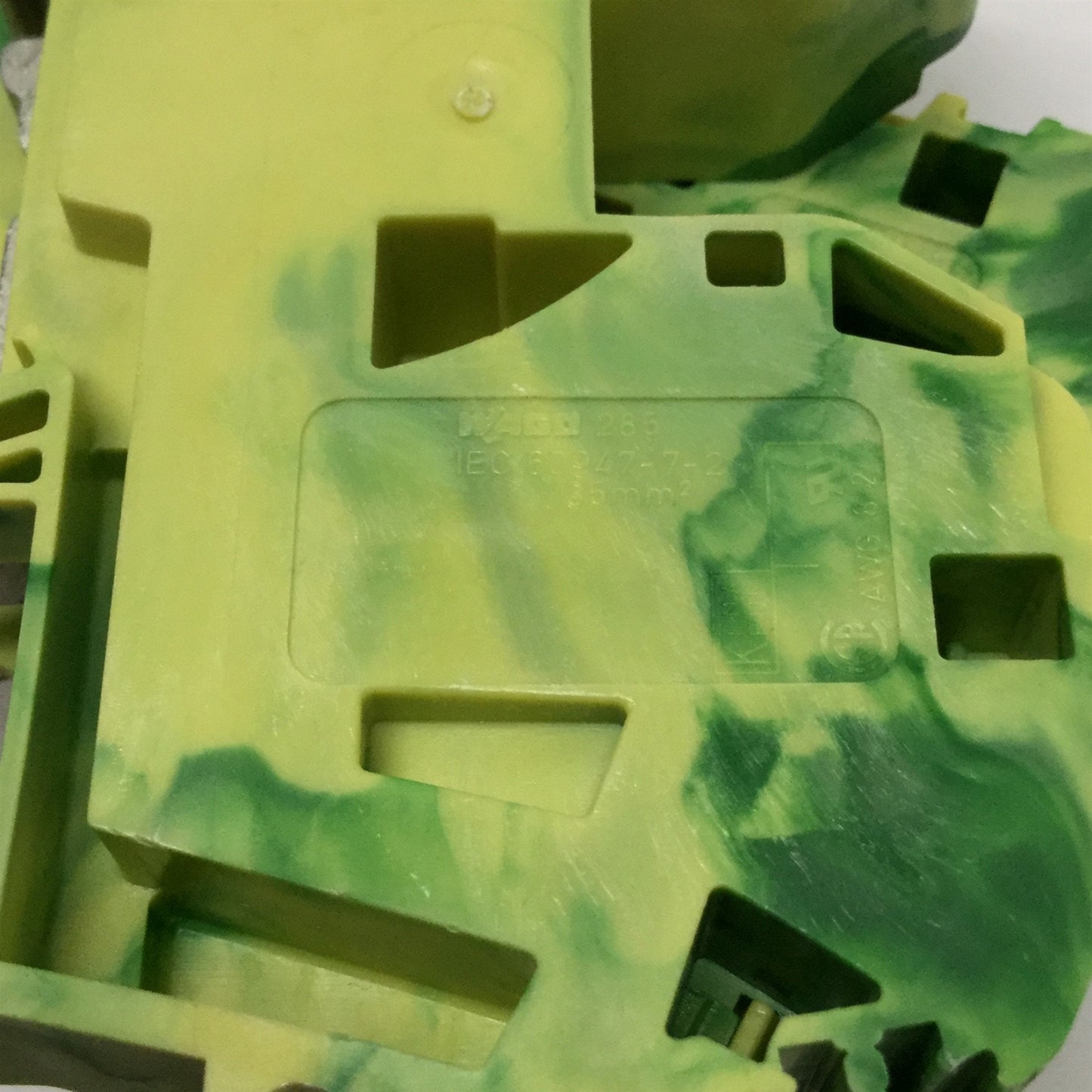 New – Open box Lot of 3 Wago 285-637 Grounding Terminal Block Feed Thru Cage Clamp 35mm² 8-2AWG