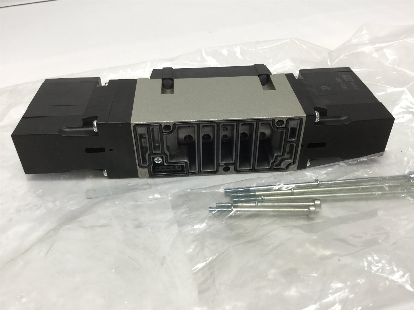 New SMC VFS3600-5FZ Double Check Solenoid Air Valve 5-Port, 3-Position, 24VDC