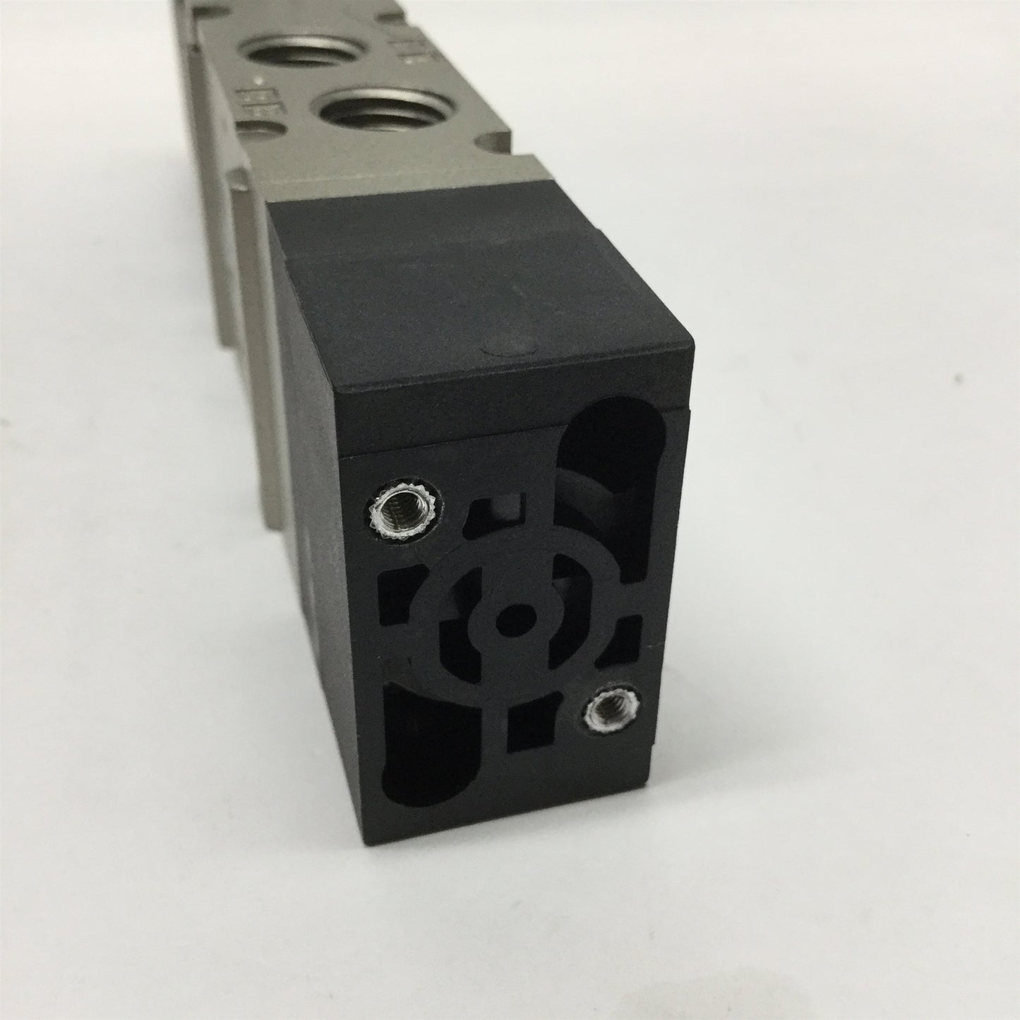 For parts or not working SMC VFS2420-3D-02T Double Solenoid Valve 5-Port 3-Pos, 120VAC *Missing Coil*