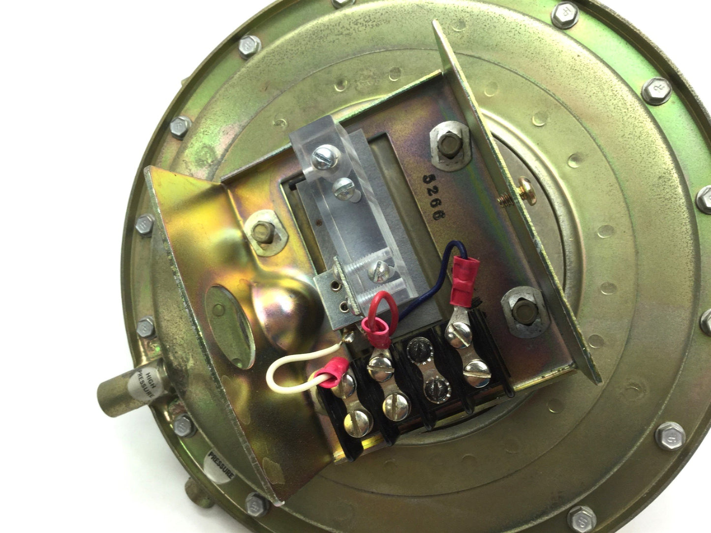 Used Dwyer 1640-2 Differential Pressure Null Switch 1-4" of Water Diaphragm Vertical