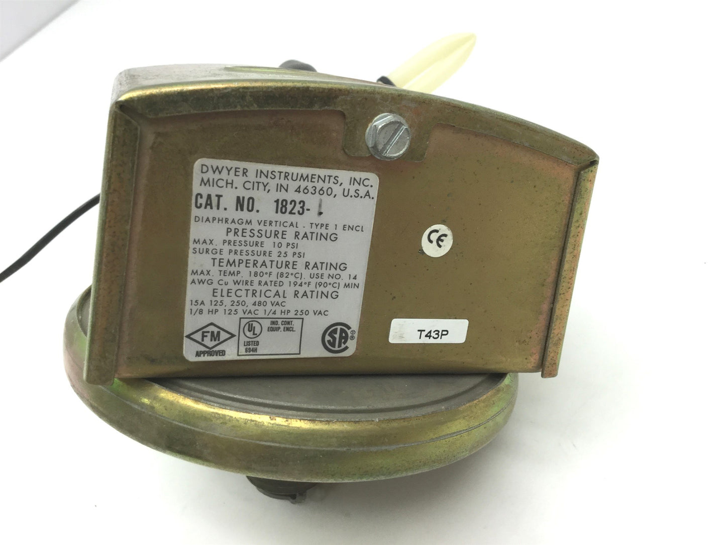 Used Lot of 2 Dwyer 1823-1 Differential Pressure Switch, Diaphragm Vertical 10-25PSI