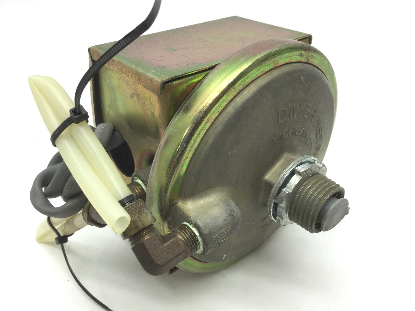 Used Lot of 2 Dwyer 1823-1 Differential Pressure Switch, Diaphragm Vertical 10-25PSI