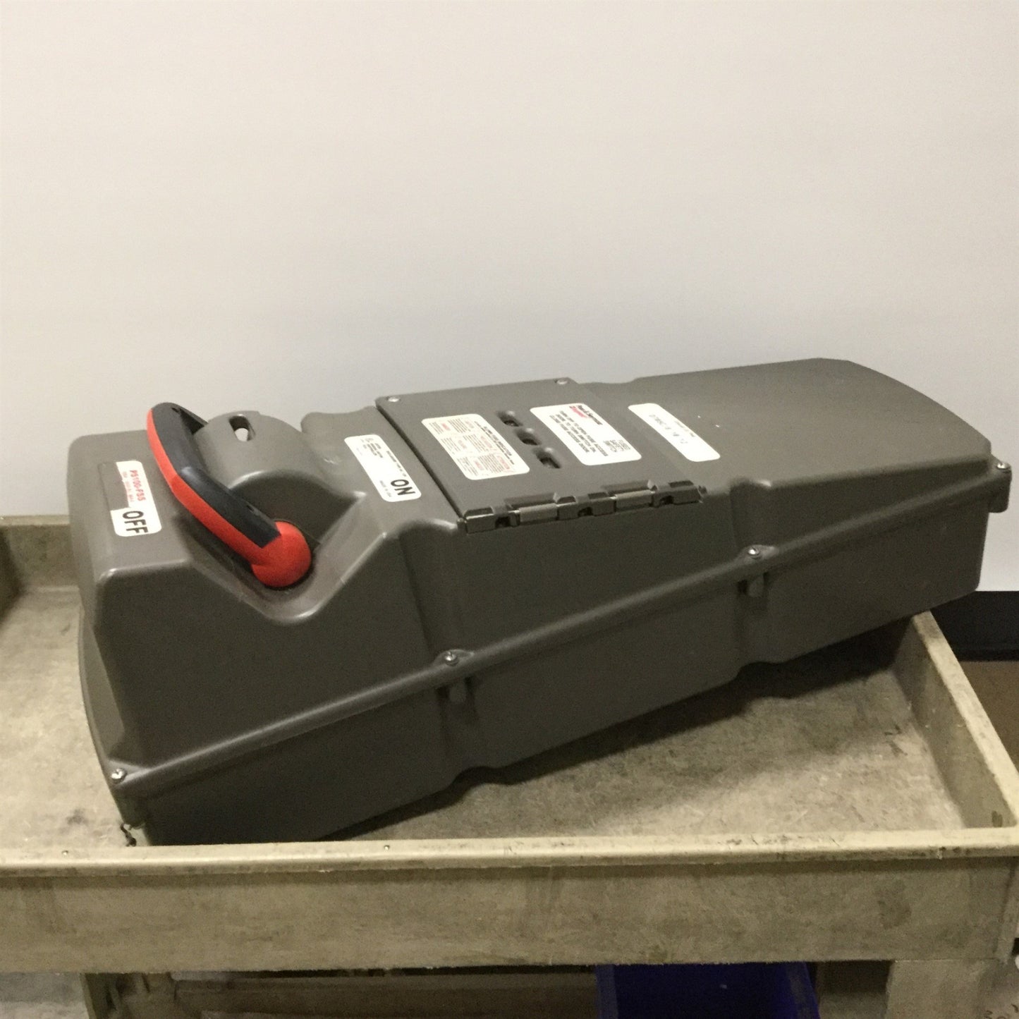 Used Pass & Seymour PS100-FSS Fused Safety Switch, Voltage: 600VAC, Current: 100A
