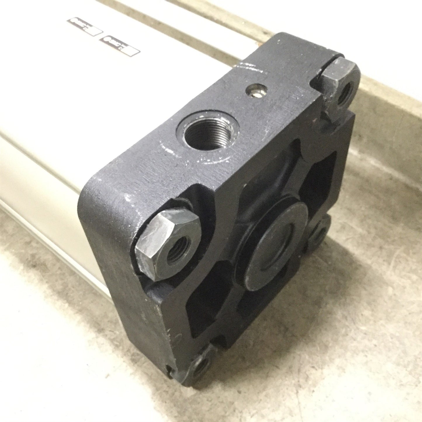 Used SMC C92SDB160-135-Q Pneumatic ISO Cylinder, Bore: 160mm, Stroke: 135mm, G3/4