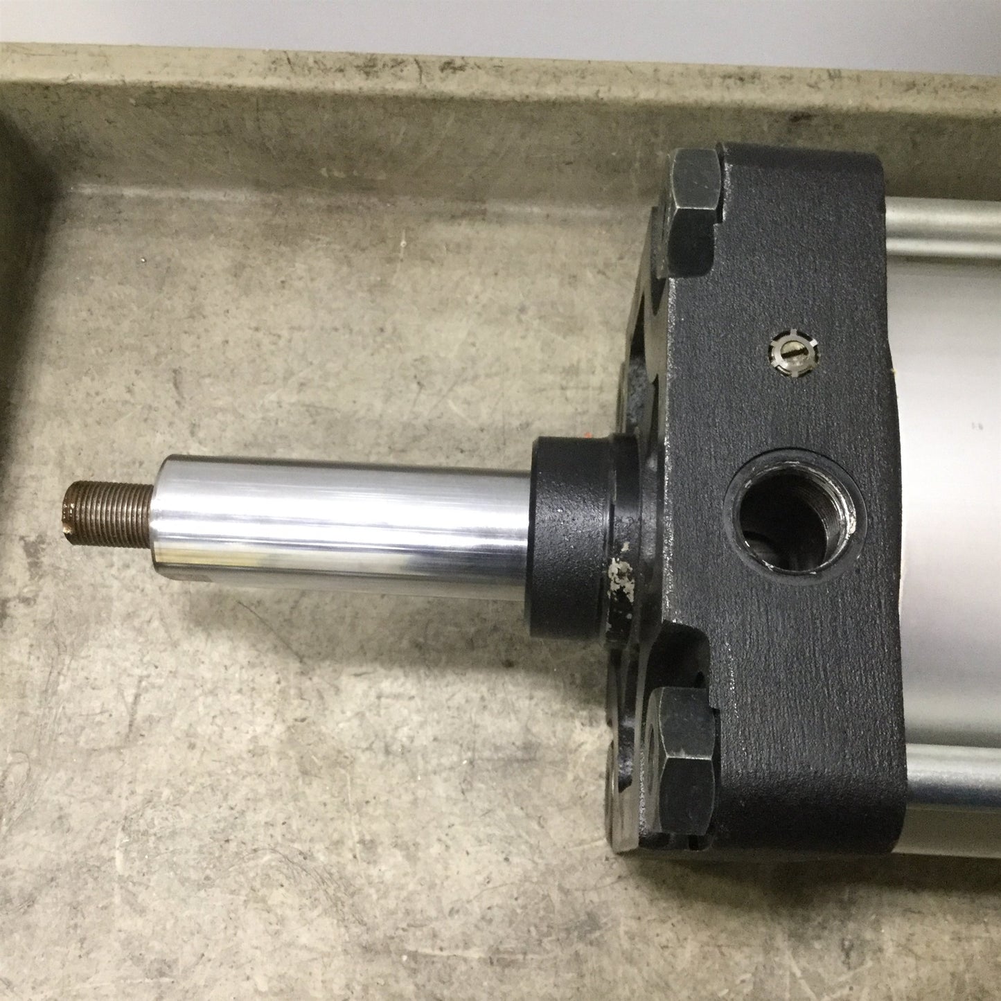 Used SMC C92SDB160-135-Q Pneumatic ISO Cylinder, Stroke: 135mm, Bore: 160mm, G3/4