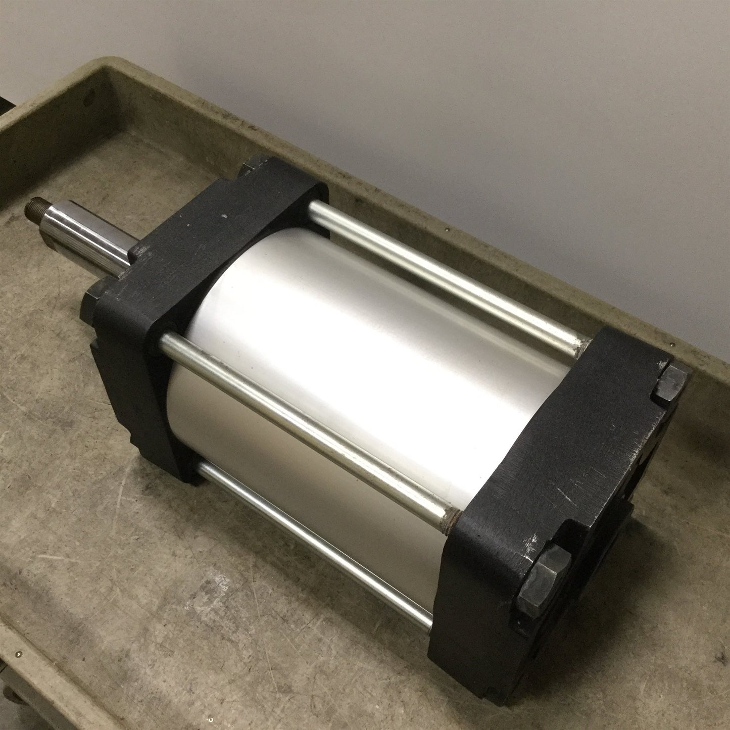 Used SMC C92SDB160-135-Q Pneumatic ISO Cylinder, Stroke: 135mm, Bore: 160mm, G3/4