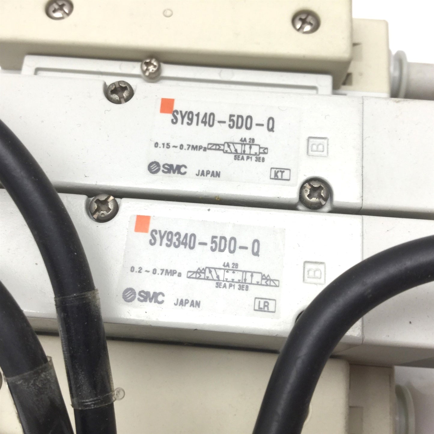 Used Lot of 2 SMC Pneumatic Solenoid Valve 1x SY9340-5DO-Q 1x SY9140-5DO-Q 24VDC
