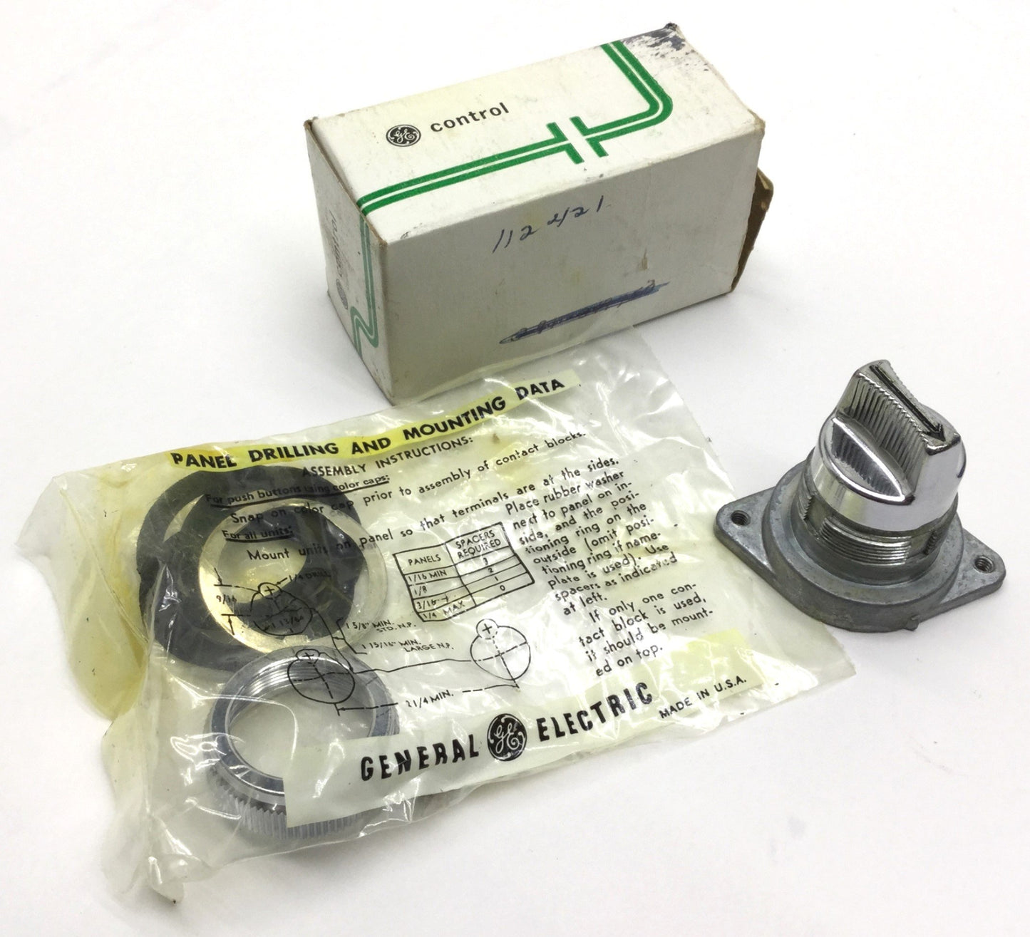 Used In Box General Electric Heavy-Duty Oil Tight 2-Pos, Momentary Selection Switch