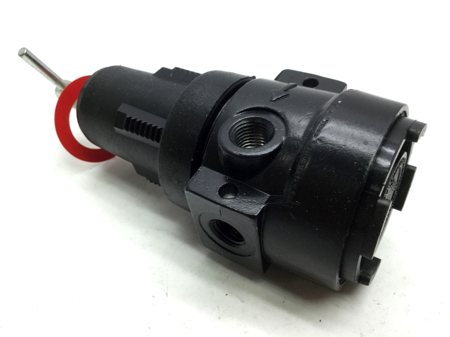 New – Open box Parker 06R113AA Pneumatic Regulator, Port 1/4" NPT, Input: 250 Psi, Out: 125 Psi