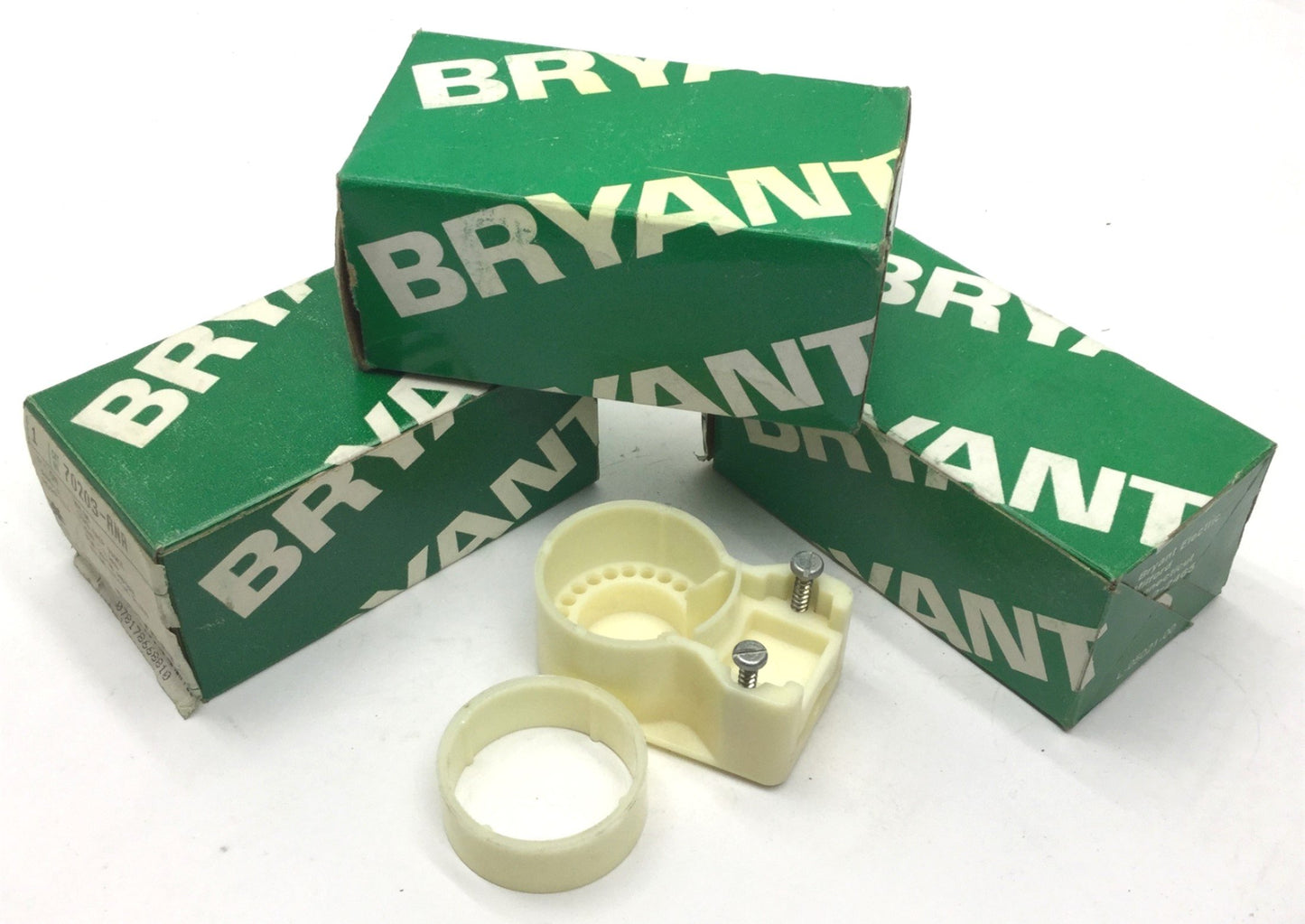 Used Lot of 3 Bryant 70203-ANA Nylon Angle Locking Connector Adapter Plugs