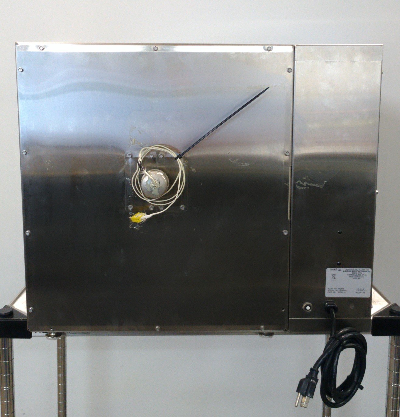 Used VWR 1430M Vacuum Oven, 50-428°F, ±6%, 20 x 12 x 12" Chamber, 120VAC