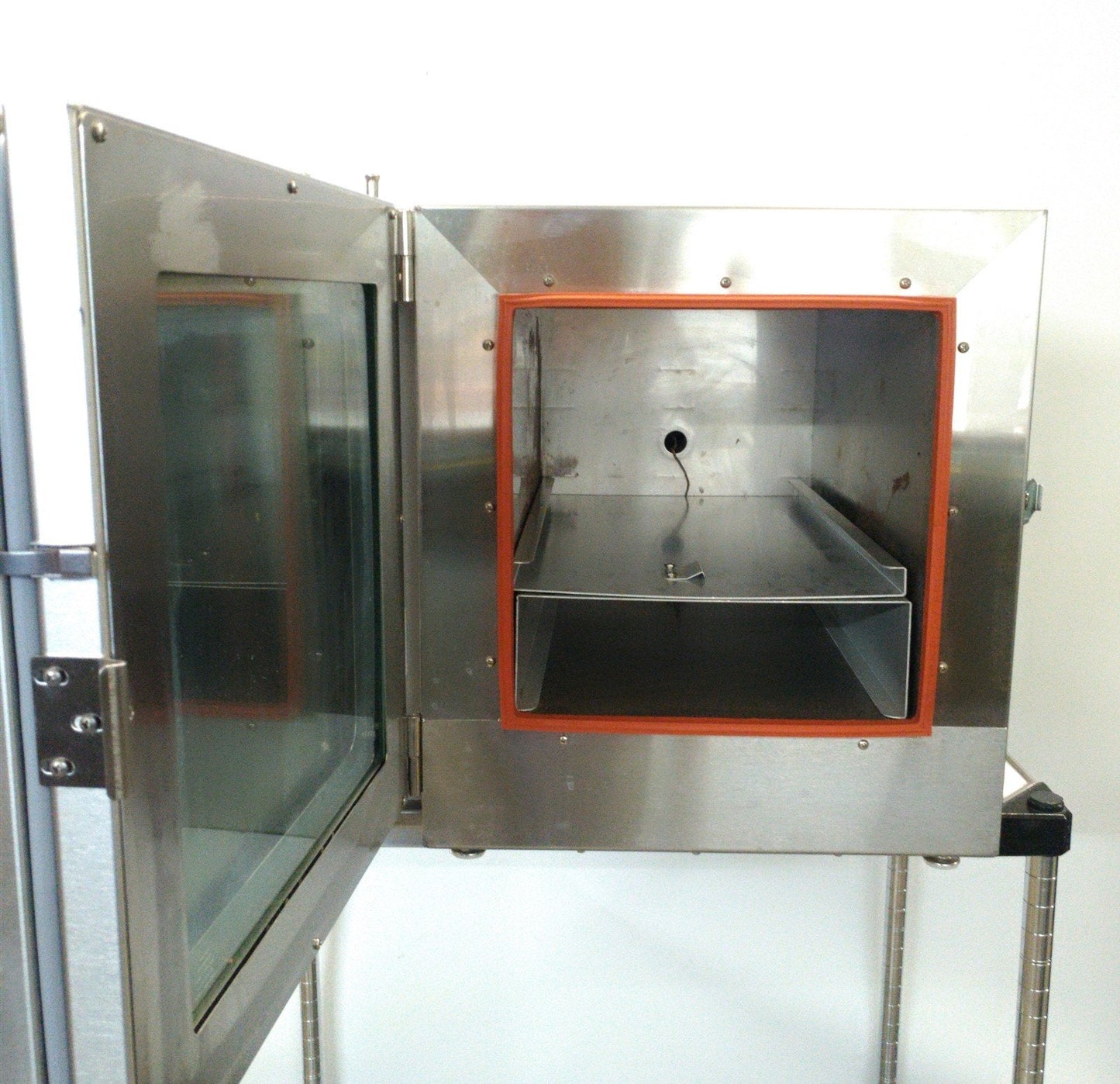 Used VWR 1430M Vacuum Oven, 50-428°F, ±6%, 20 x 12 x 12" Chamber, 120VAC