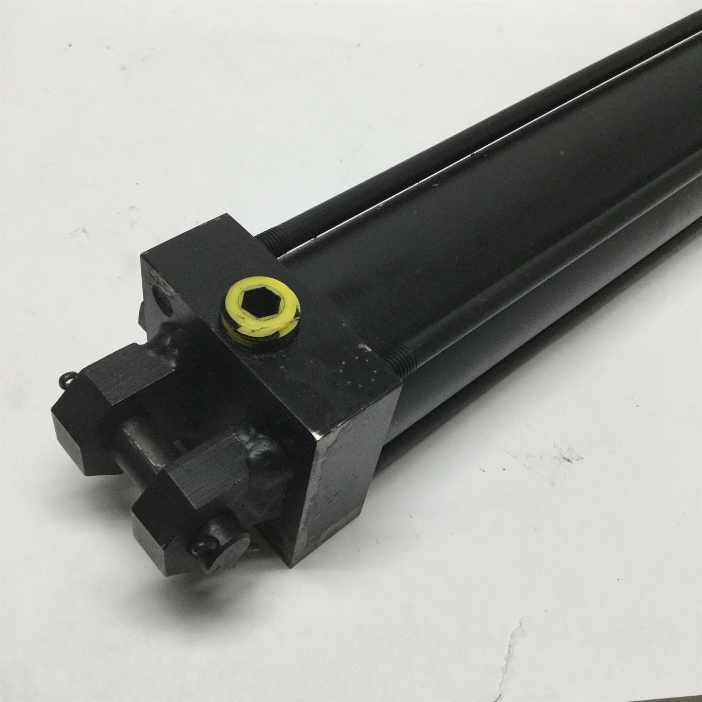 New – Open box Hanna MP13LCB2.00-22.50GSF1G Hydraulic Cylinder 2" Bore, 22.5" Stroke, 1800psi