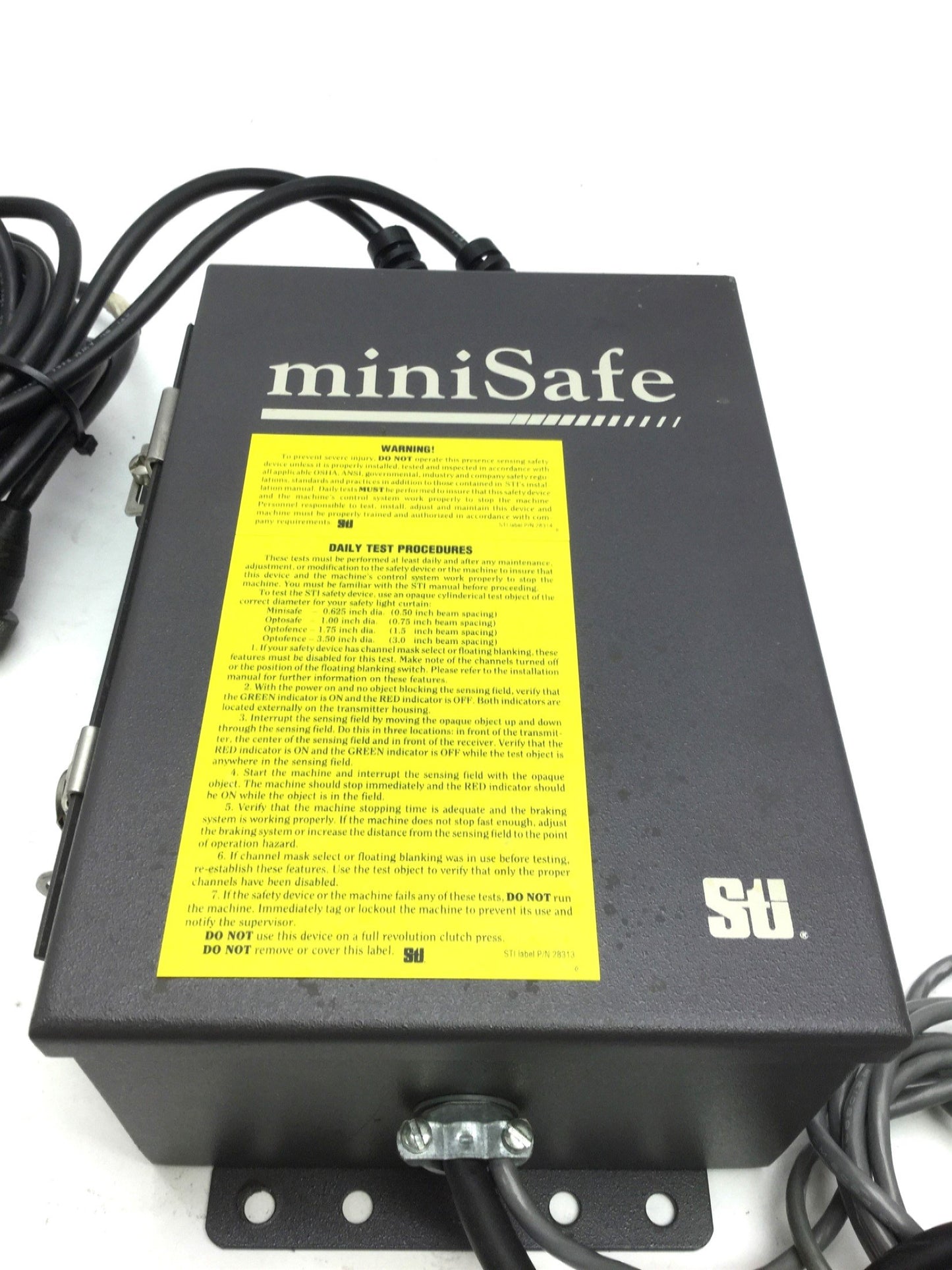 Used STI MiniSafe 42268-01 MS4304 Light Curtain Controller, 117VAC 0.2A, Beam: .5"