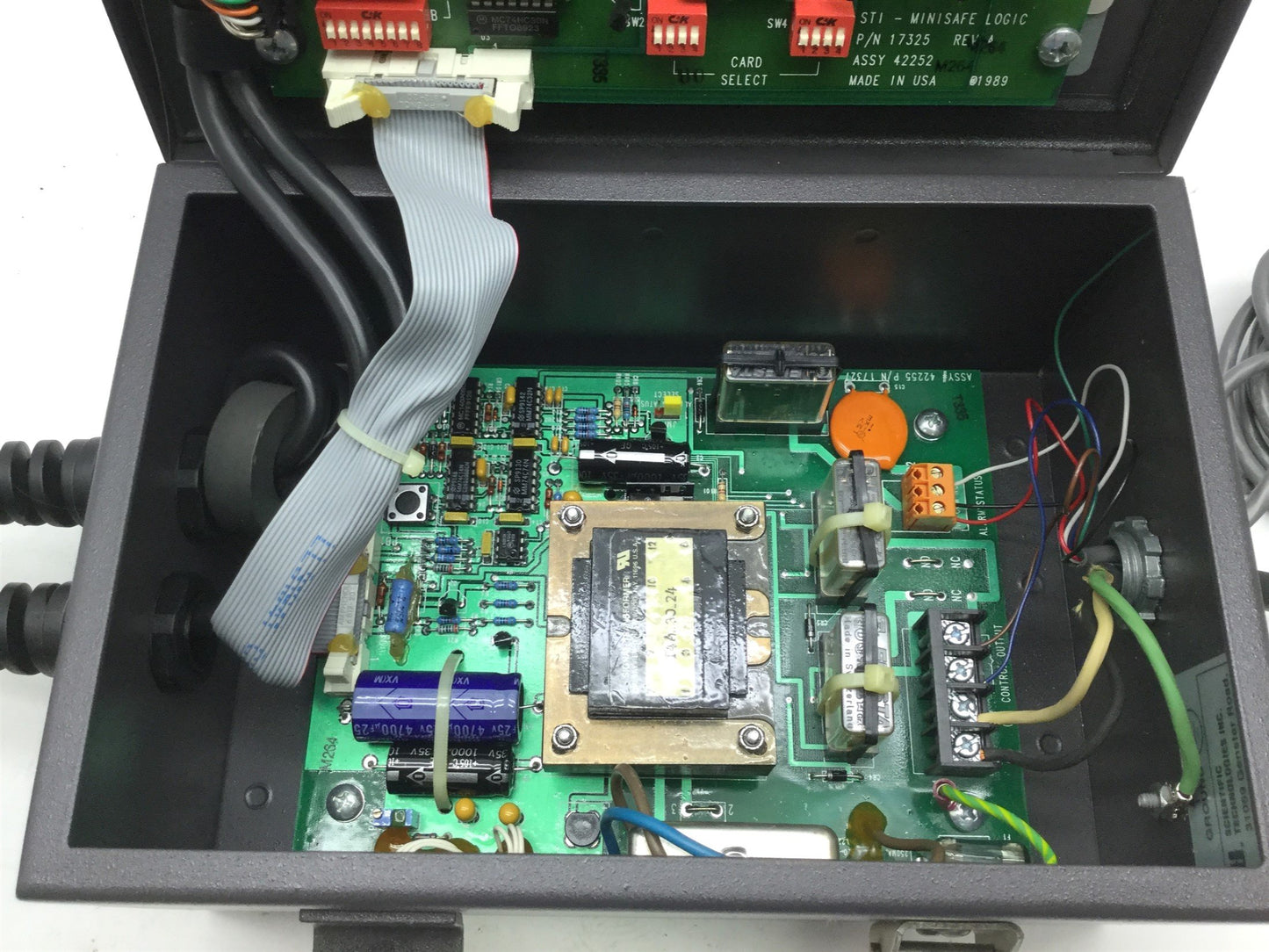 Used STI MiniSafe 42268-01 MS4304 Light Curtain Controller, 117VAC 0.2A, Beam: .5"