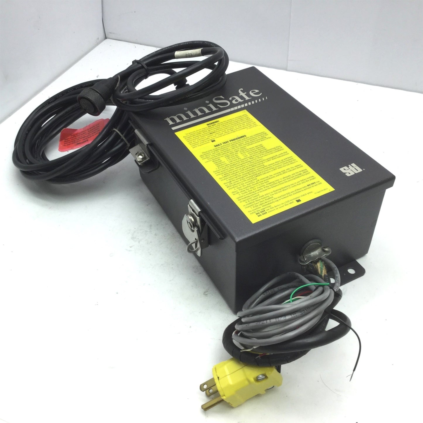 Used STI MiniSafe MS4304 42268-01 Light Curtain Controller, 117VAC 0.2A, Beam: .5"