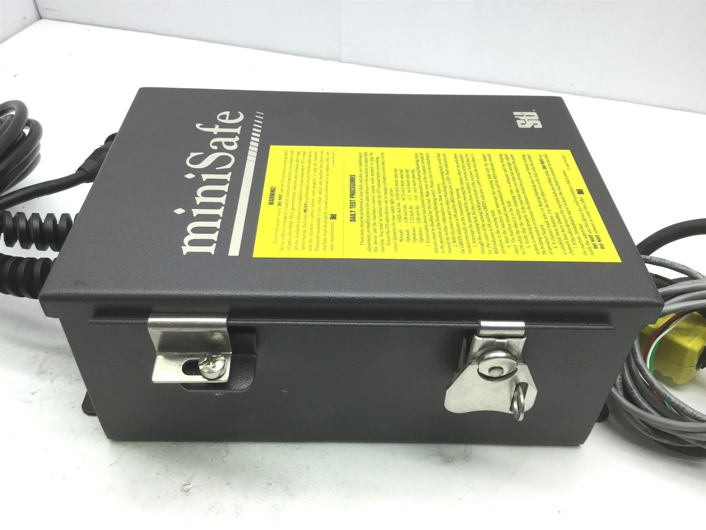 Used STI MiniSafe MS4304 42268-01 Light Curtain Controller, 117VAC 0.2A, Beam: .5"