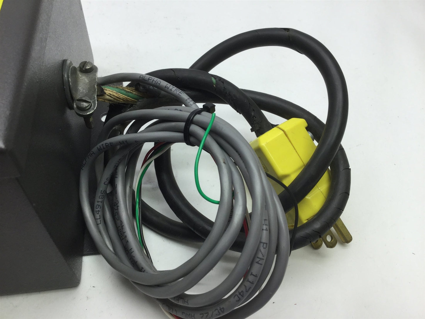 Used STI MiniSafe MS4304 42268-01 Light Curtain Controller, 117VAC 0.2A, Beam: .5"