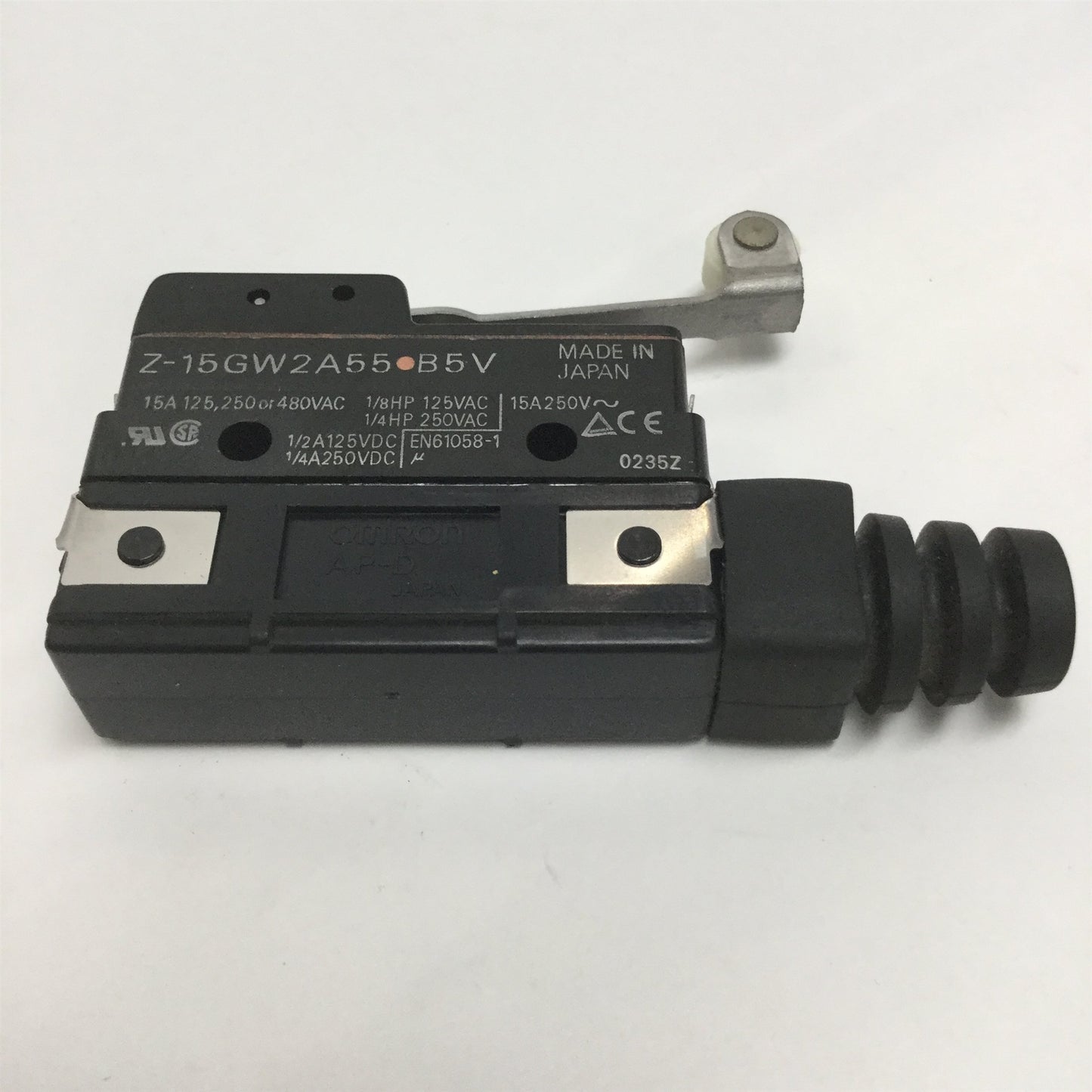 New – Open box Omron Z-15GW2A55-B5V Safety Limit Switch Roller Lever Snap Action 15A 250VAC