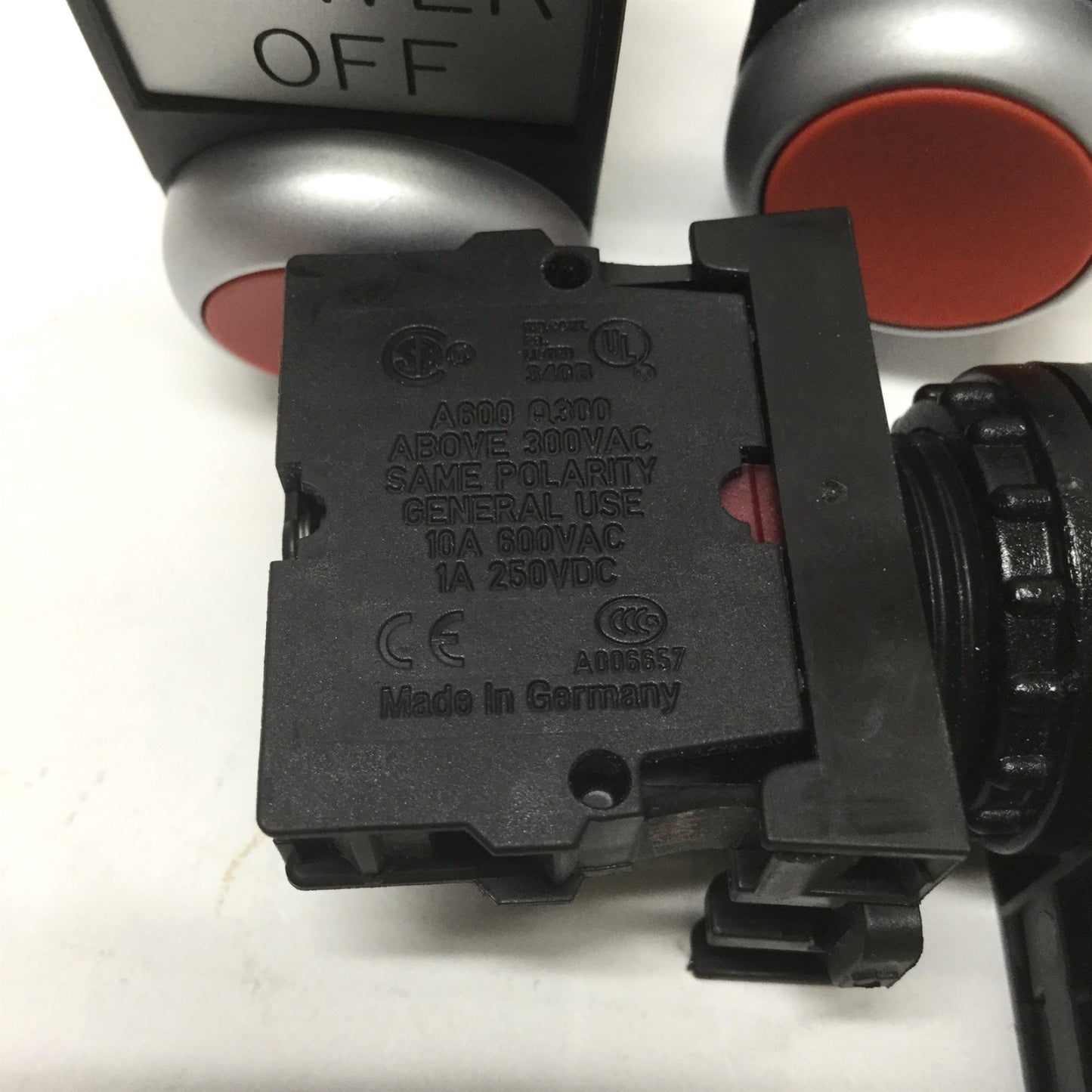 Used Lot of 3 Eaton Moeller Momentary Pushbuttons, Red, w/ M22-K01 Contact 600VAC 10A