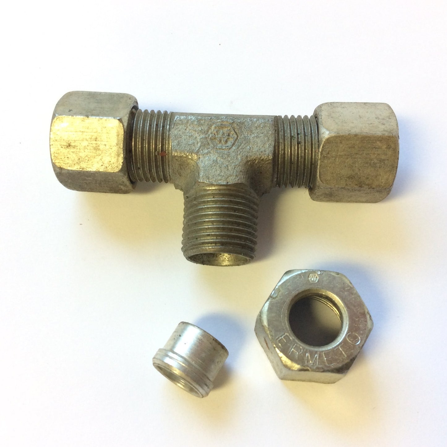 New – Open box Lot of 5 Weatherhead Ermeto 1/4" Tube Flareless Compression Union Tee Fitting