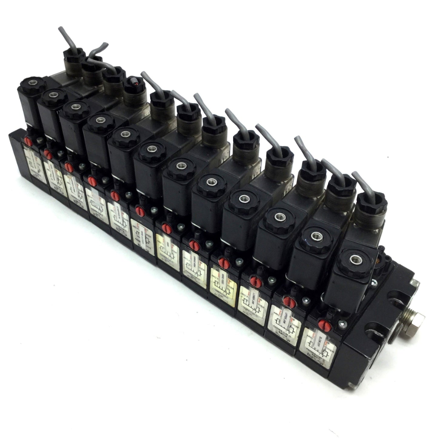 Used Lot of 12 Aro A222SS-024-D Solenoid Air Valve 2-Pos 4-Way 1/4 NPT 24VDC
