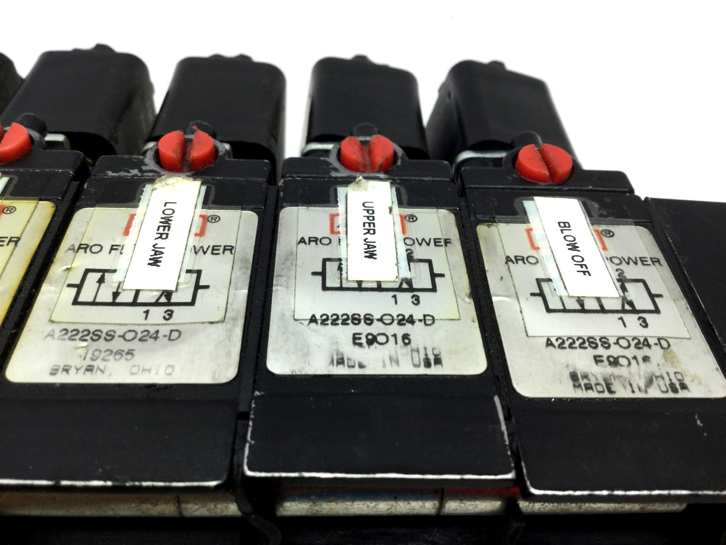 Used Lot of 12 Aro A222SS-024-D Solenoid Air Valve 2-Pos 4-Way 1/4 NPT 24VDC