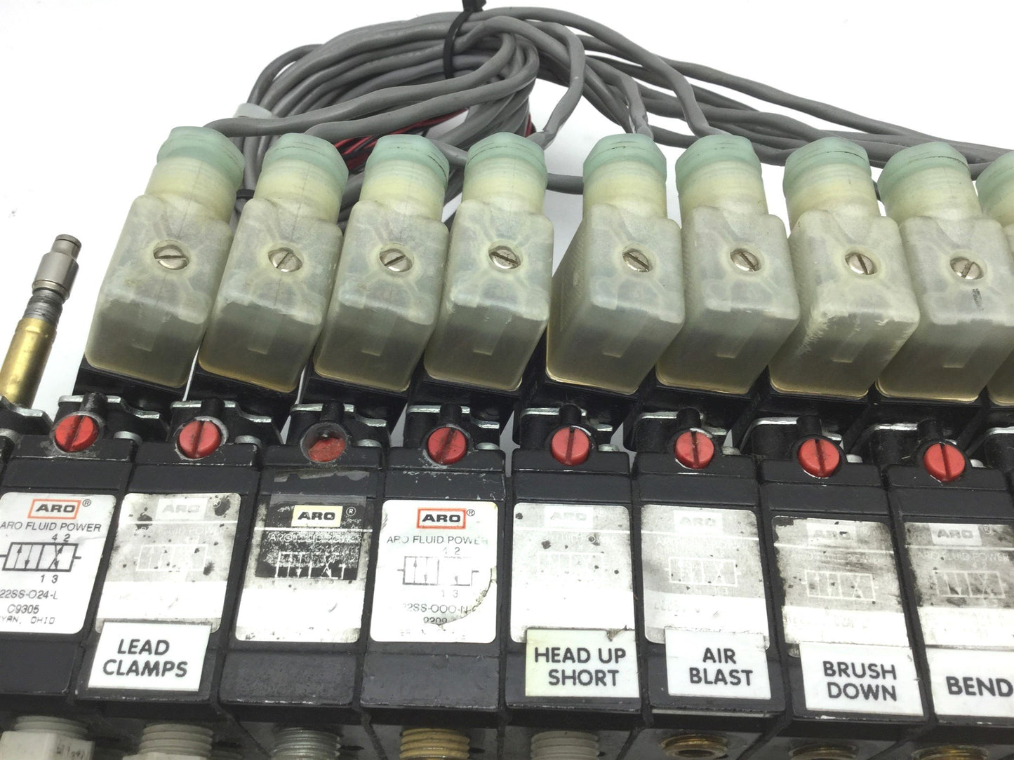 Used 12x Aro A222SS-024-D 2x A222SS-000 Solenoid Air Valve 2-Position 4-Way 1/4 NPT