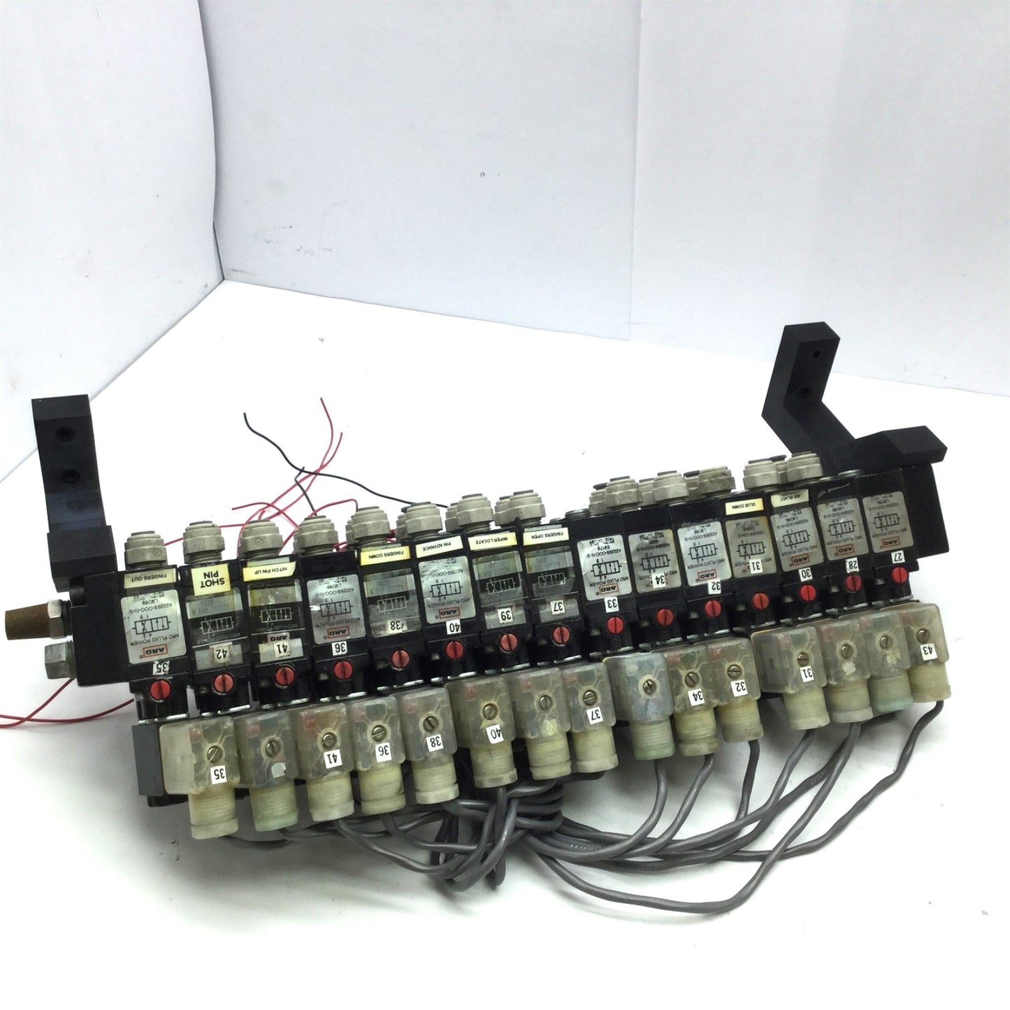 Used Lot of 15 Aro A222SS-024-D Solenoid Air Valve 2-Position 4-Way 1/4 NPT 24VDC