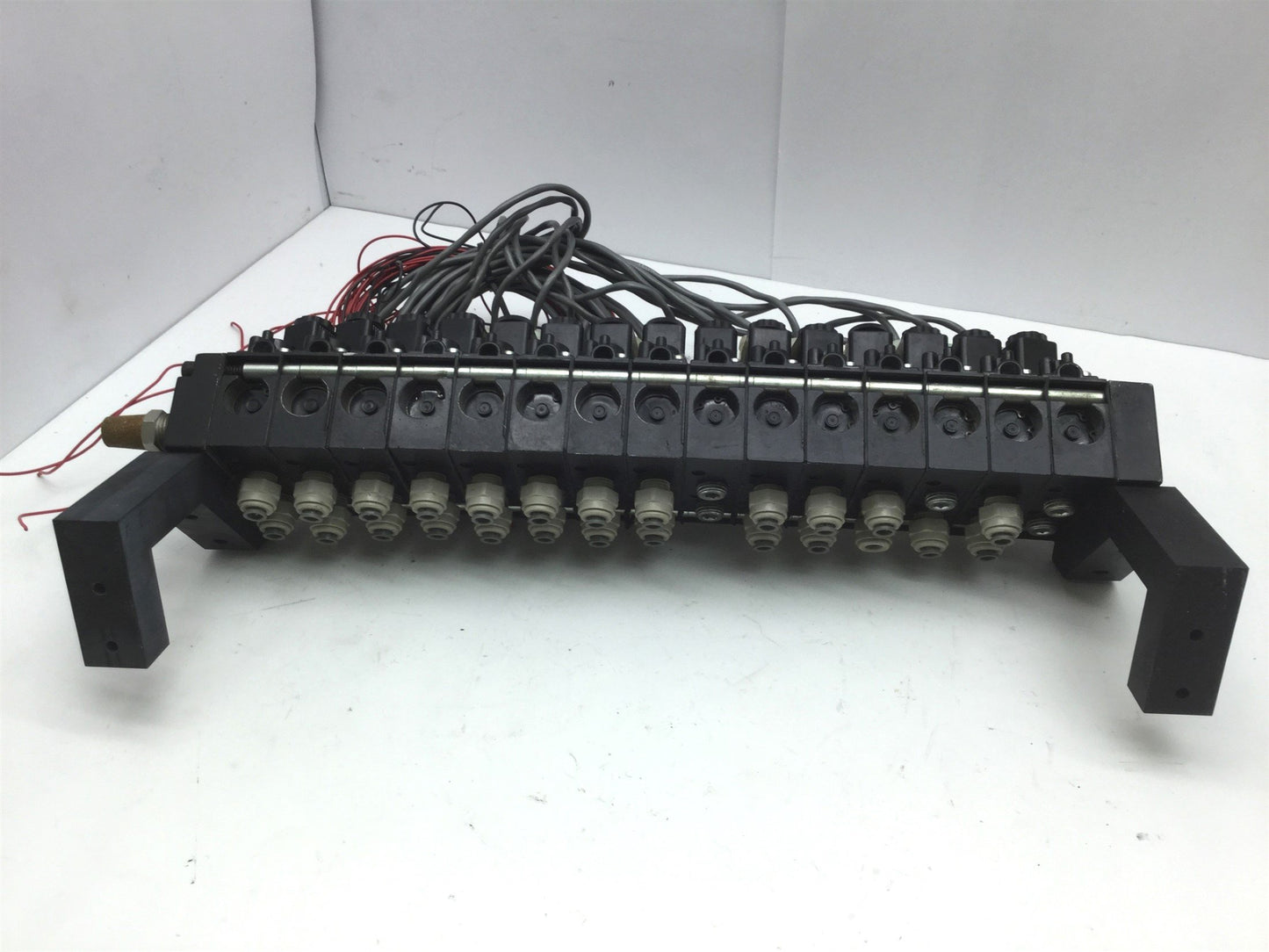 Used Lot of 15 Aro A222SS-024-D Solenoid Air Valve 2-Position 4-Way 1/4 NPT 24VDC