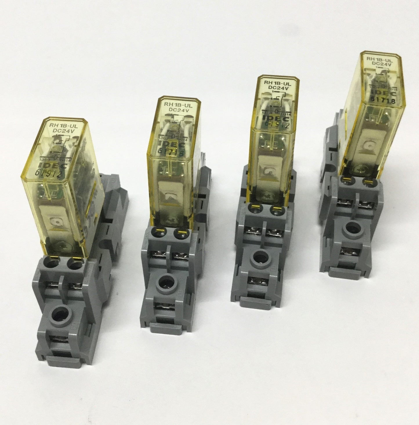 Used Lot of 4 Idec RH1B-UL Miniature Ice-Cube 10A Relays 24VDC Coil w/Socket SH1B-05C