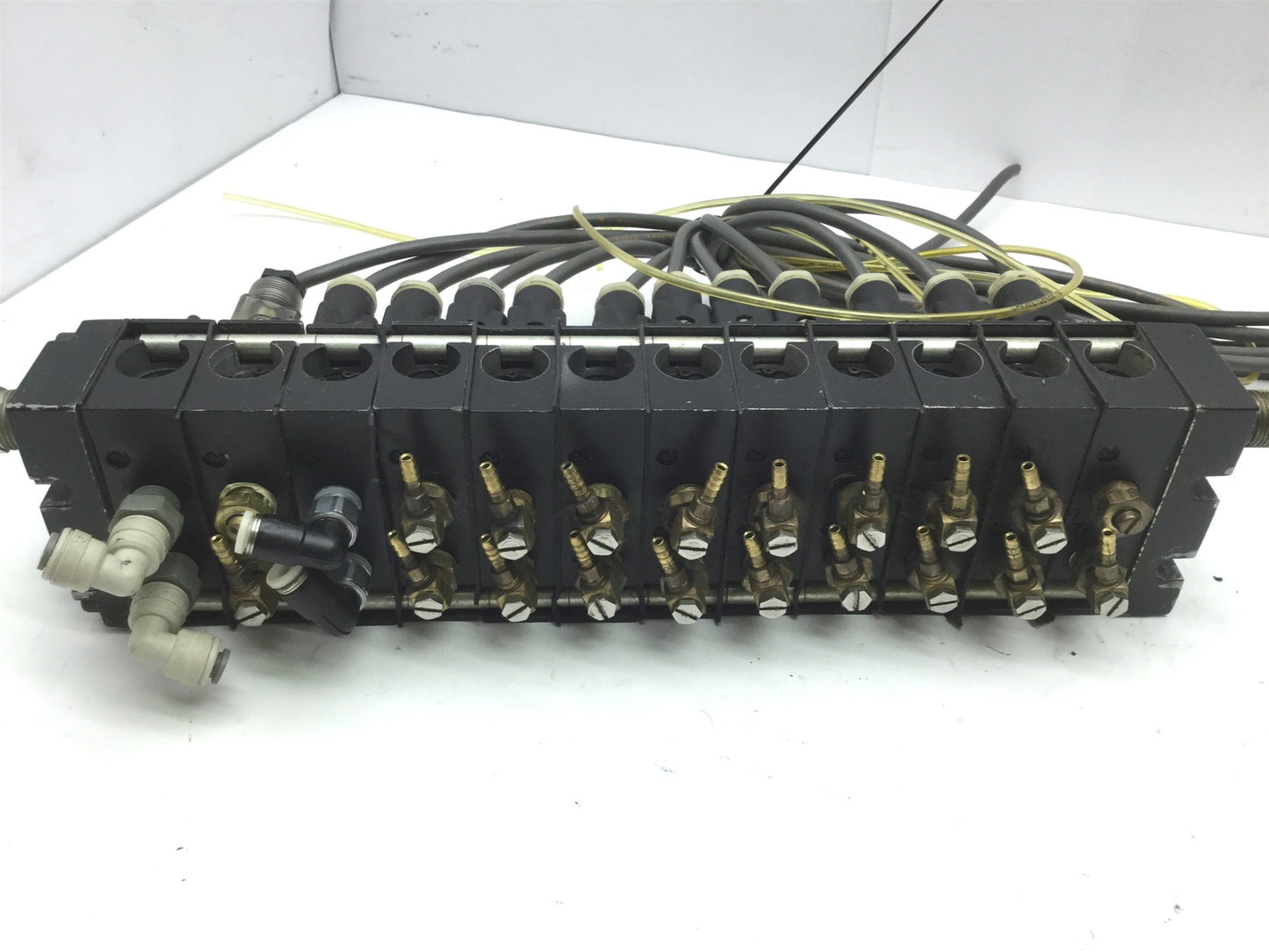 Used Lot of 12 Aro A222SS-024-D Solenoid Air Valve, 2-Position 4-Way 1/4 NPT 24VDC
