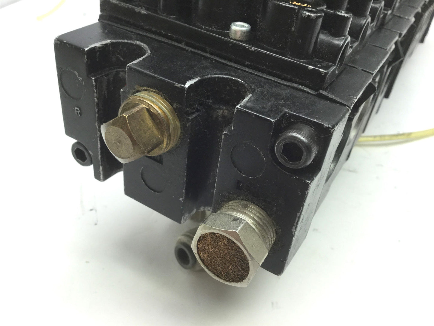 Used Lot of 12 Aro A222SS-024-D Solenoid Air Valve, 2-Position 4-Way 1/4 NPT 24VDC