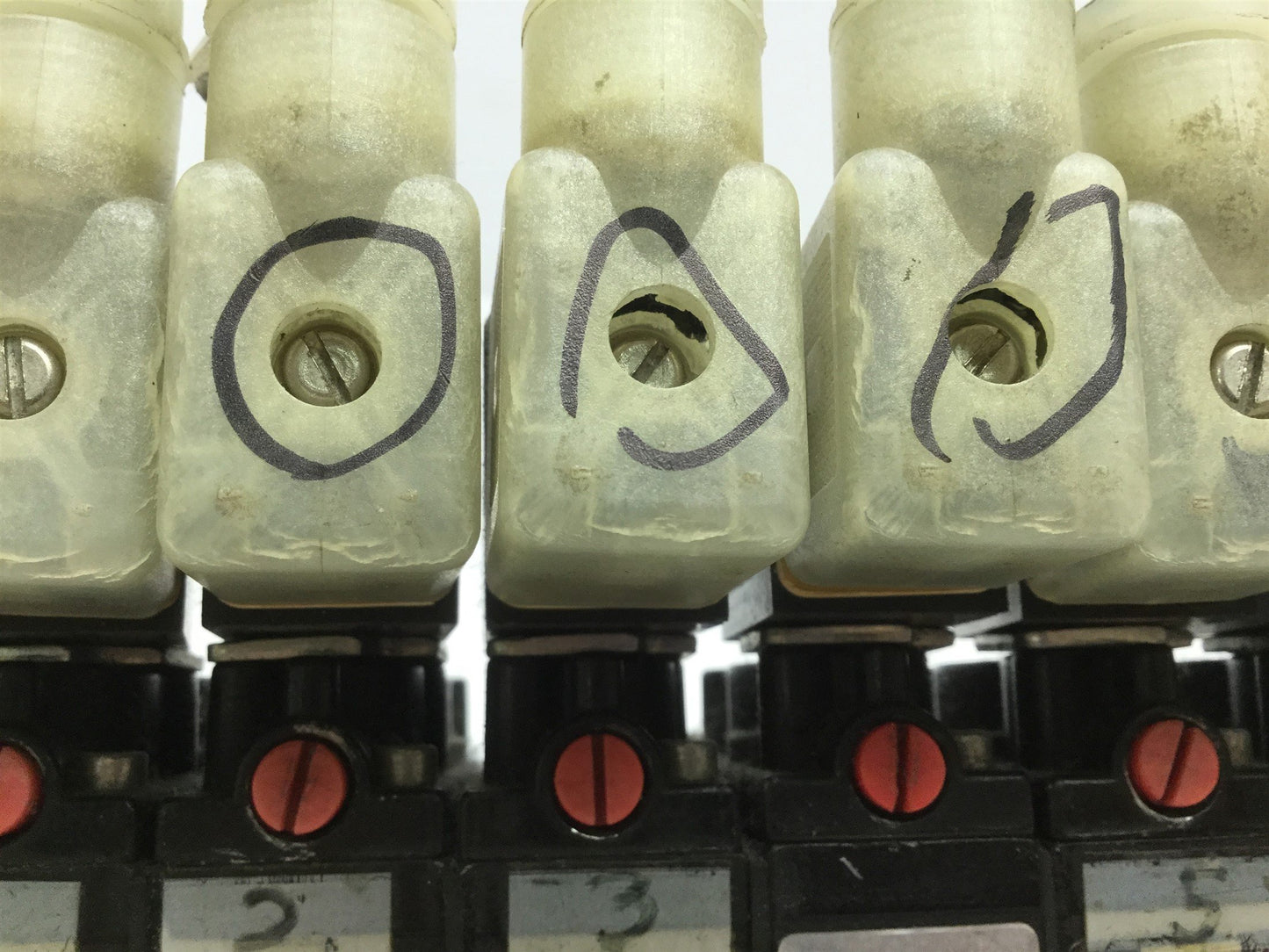 Used 2x Aro A222SS-024-D 11x A221SS-024 Solenoid Air Valve 2-Pos 4-Way 1/4 NPT 24V