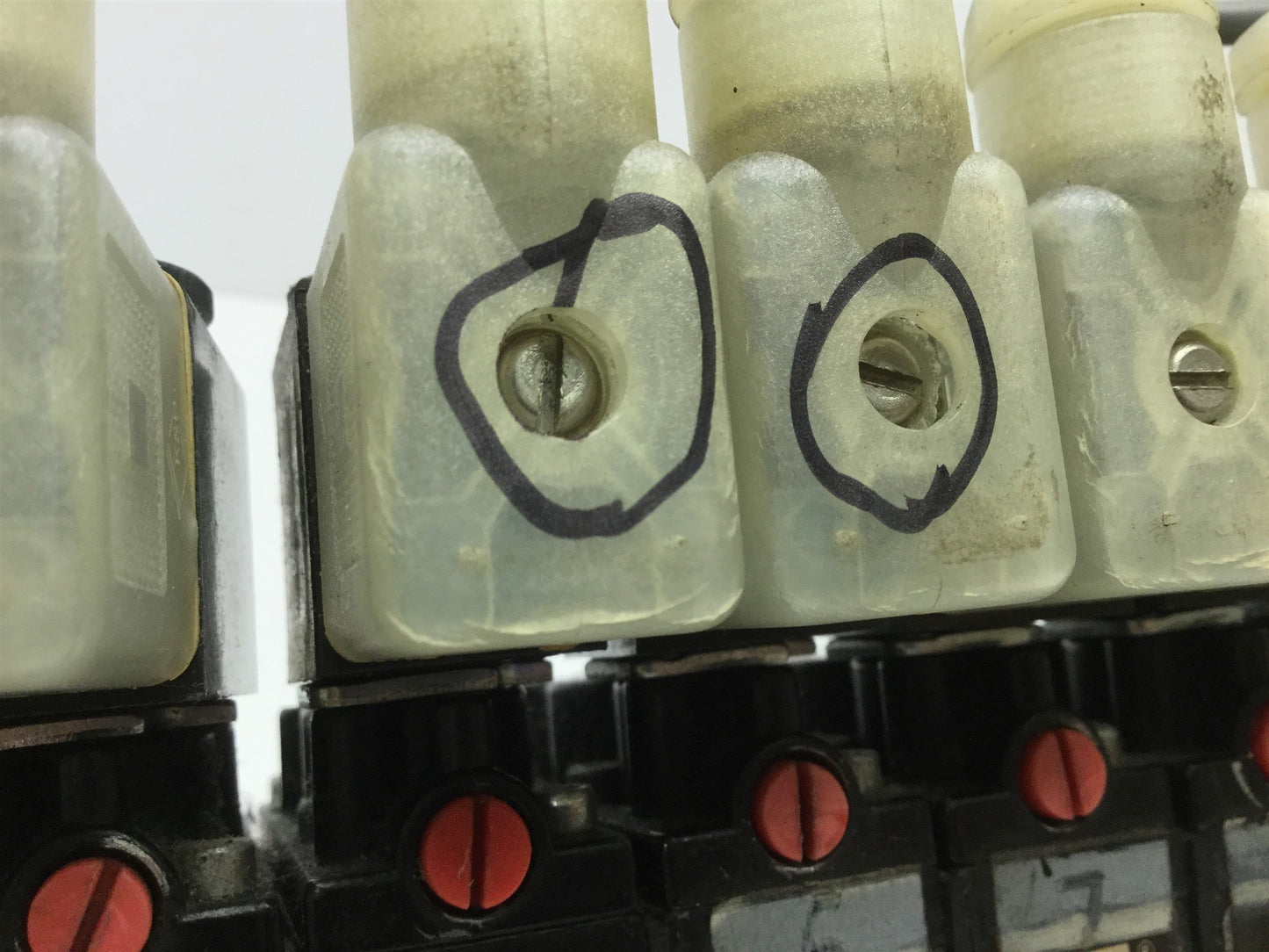 Used 2x Aro A222SS-024-D 11x A221SS-024 Solenoid Air Valve 2-Pos 4-Way 1/4 NPT 24V