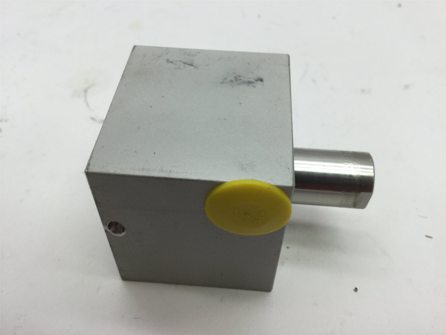 Used Compact SD118X58 Pneumatic Cylinder, 1/8" NPT, Travel: 0.625"