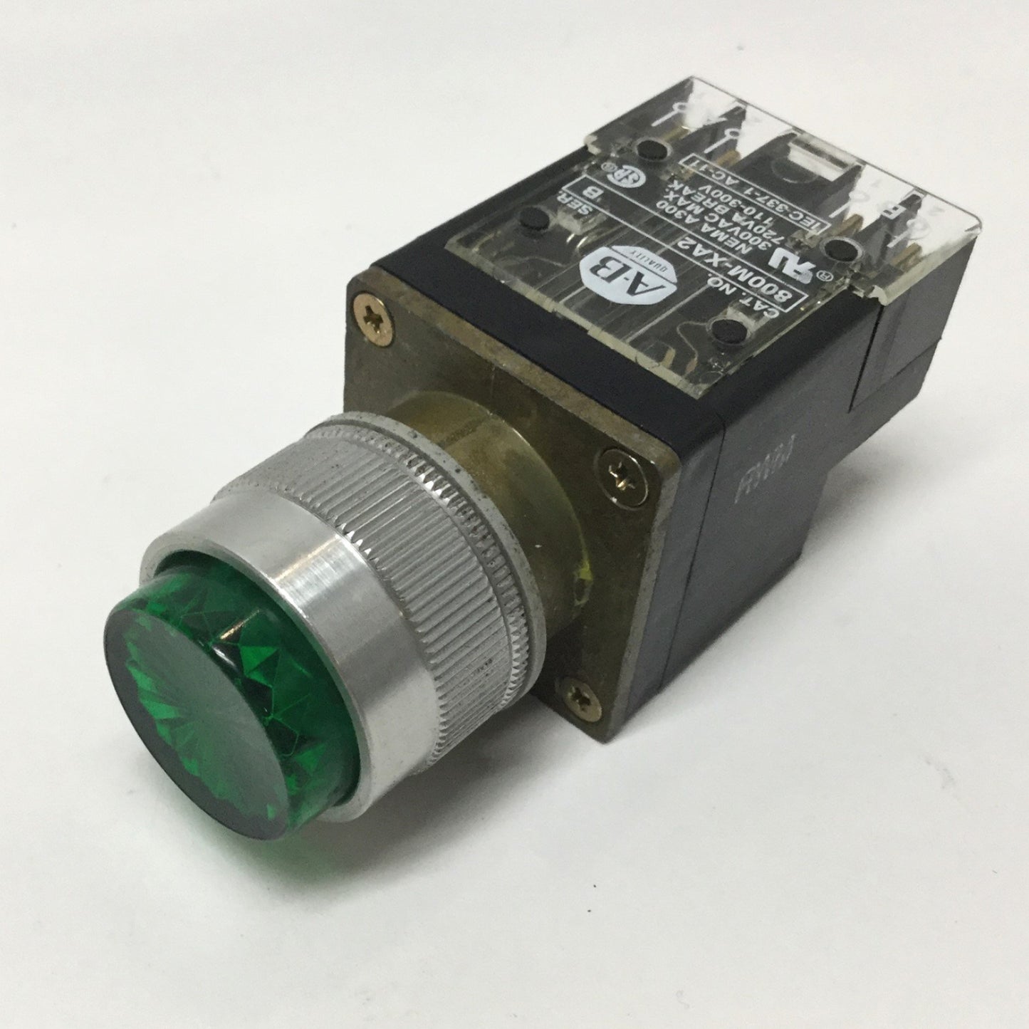 Used Allen Bradley 800MR-QAL24 Illuminated Lighted Pushbutton, Green, 24V w/800M-XA2