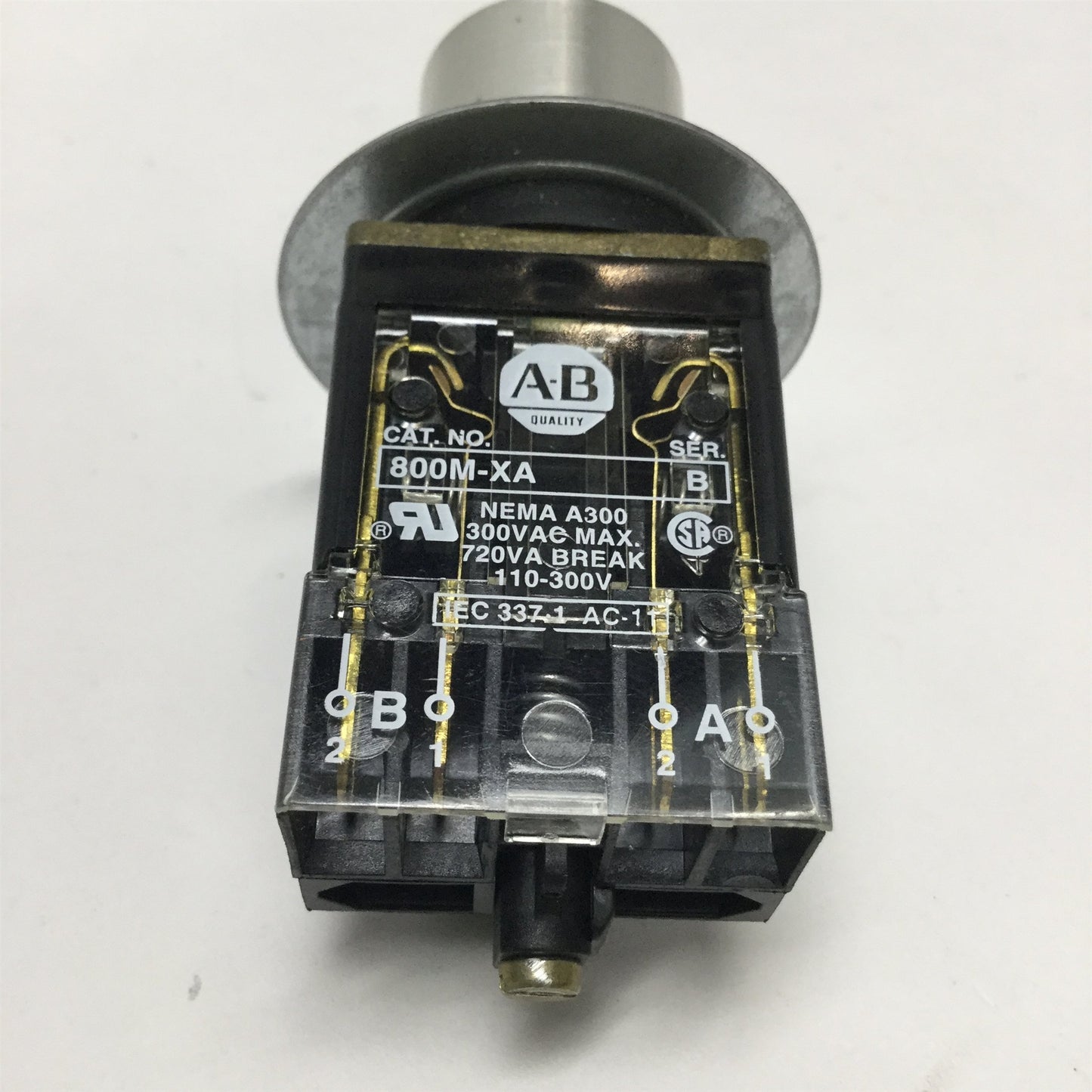 Used Allen Bradley 800MR-QBLA24 Illuminated Lighted Pushbutton, Red, 24V w/800M-XA