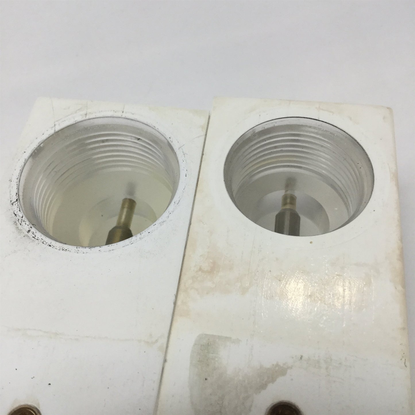 Used Lot of 2 Dwyer VFC-151 Visi-Float Water Flowmeter 2-20L/min H2O, *1-3/8 Thread*