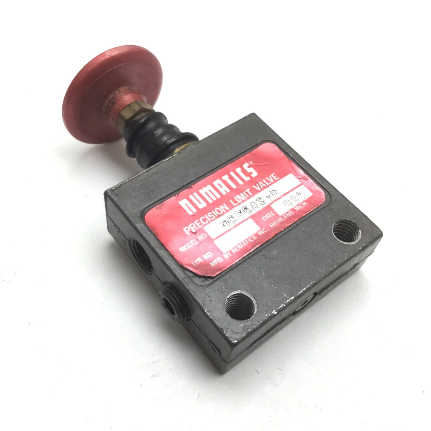 Used Numatics 0DPBA3-R Precision Limit Valve, 2-Position 5-Port, Maintained, 1/8" NPT