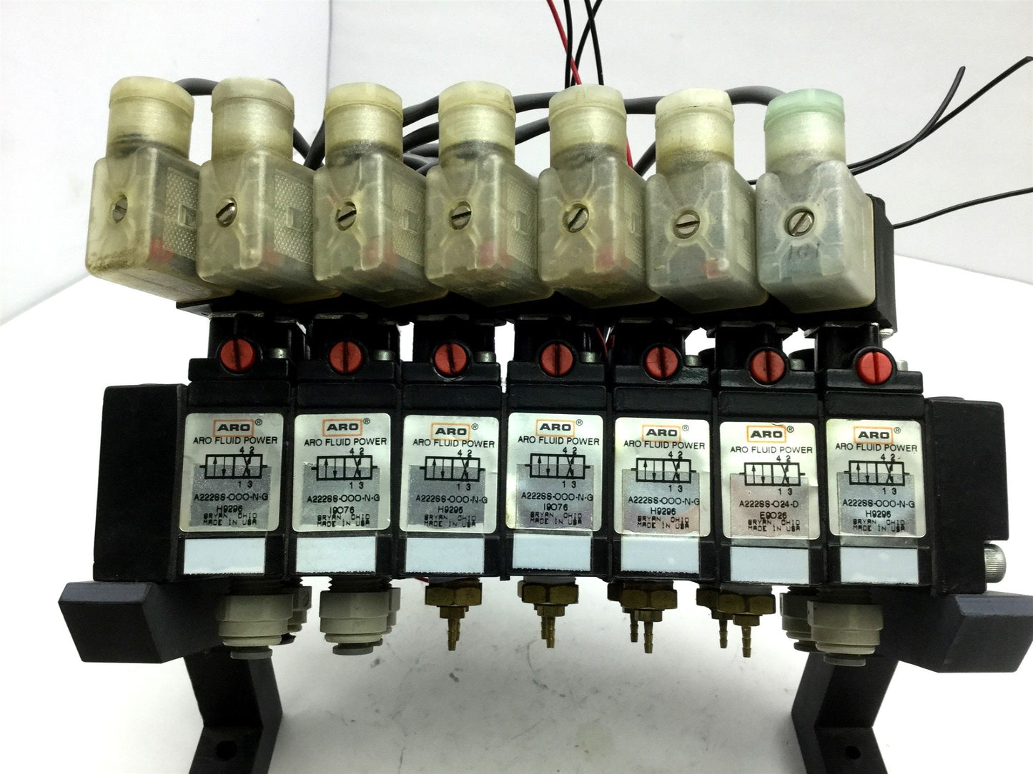 Used Lot of 7 Aro A222SS-000-D Solenoid Air Valve, 2-Position 4-Way, 24VDC 48VAC