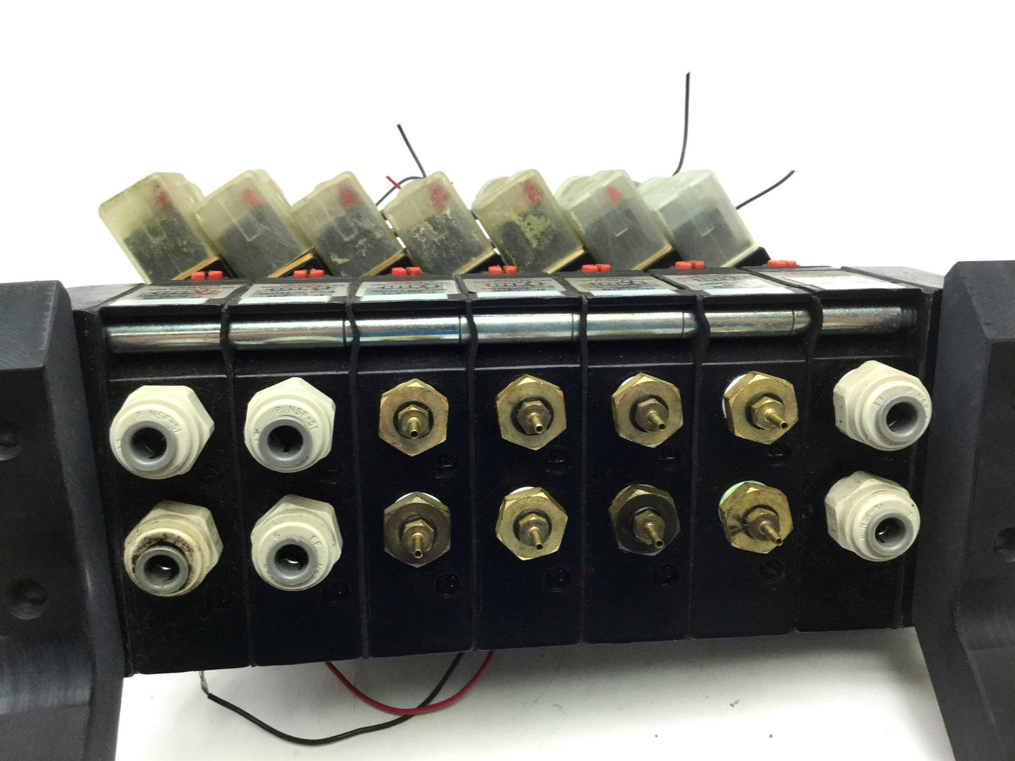 Used Lot of 7 Aro A222SS-000-D Solenoid Air Valve, 2-Position 4-Way, 24VDC 48VAC