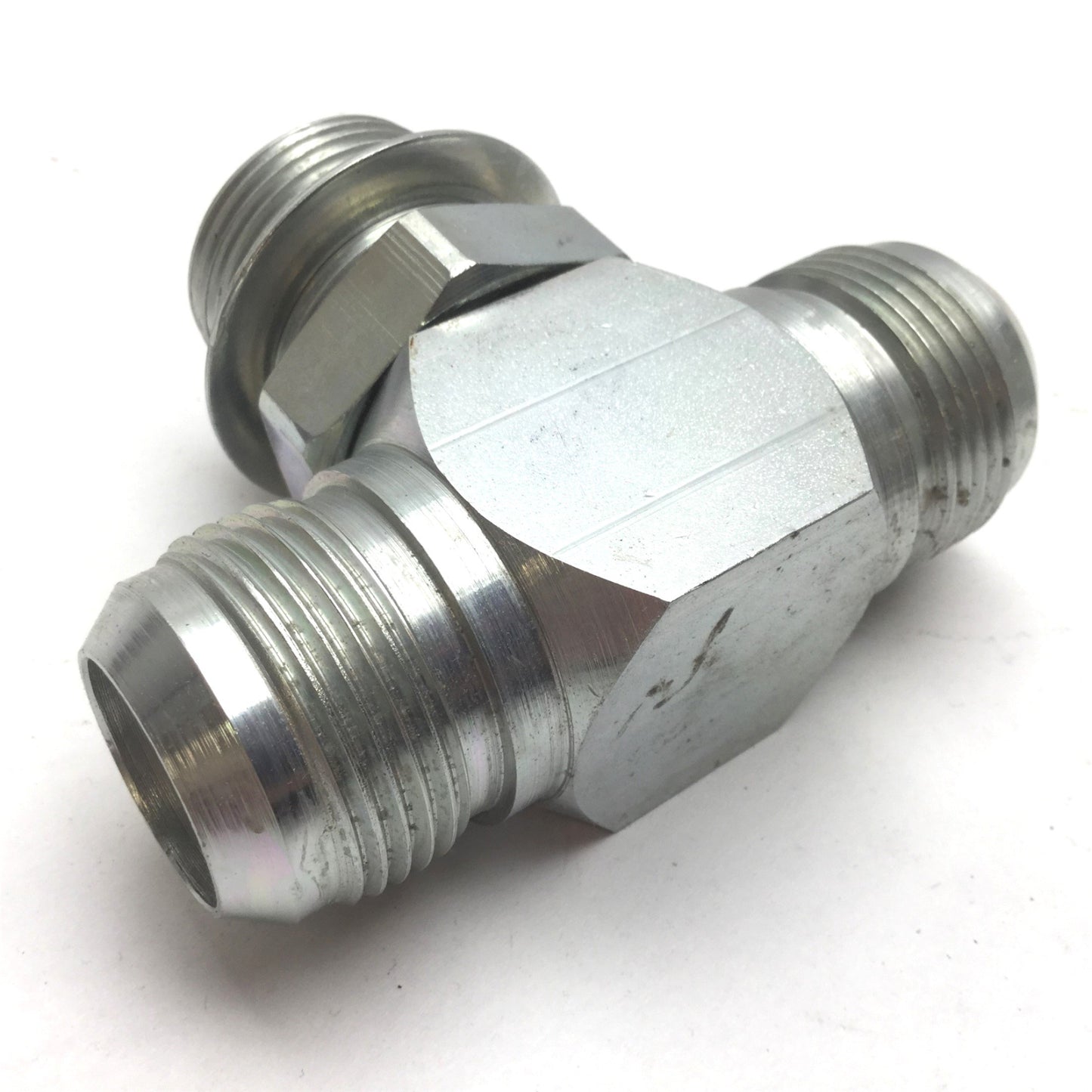 New – Open box Hydraulic 6803-16-16-16-NWO Tee T Fitting, 1" JIC 37 Degree Male, 1" ORB Male